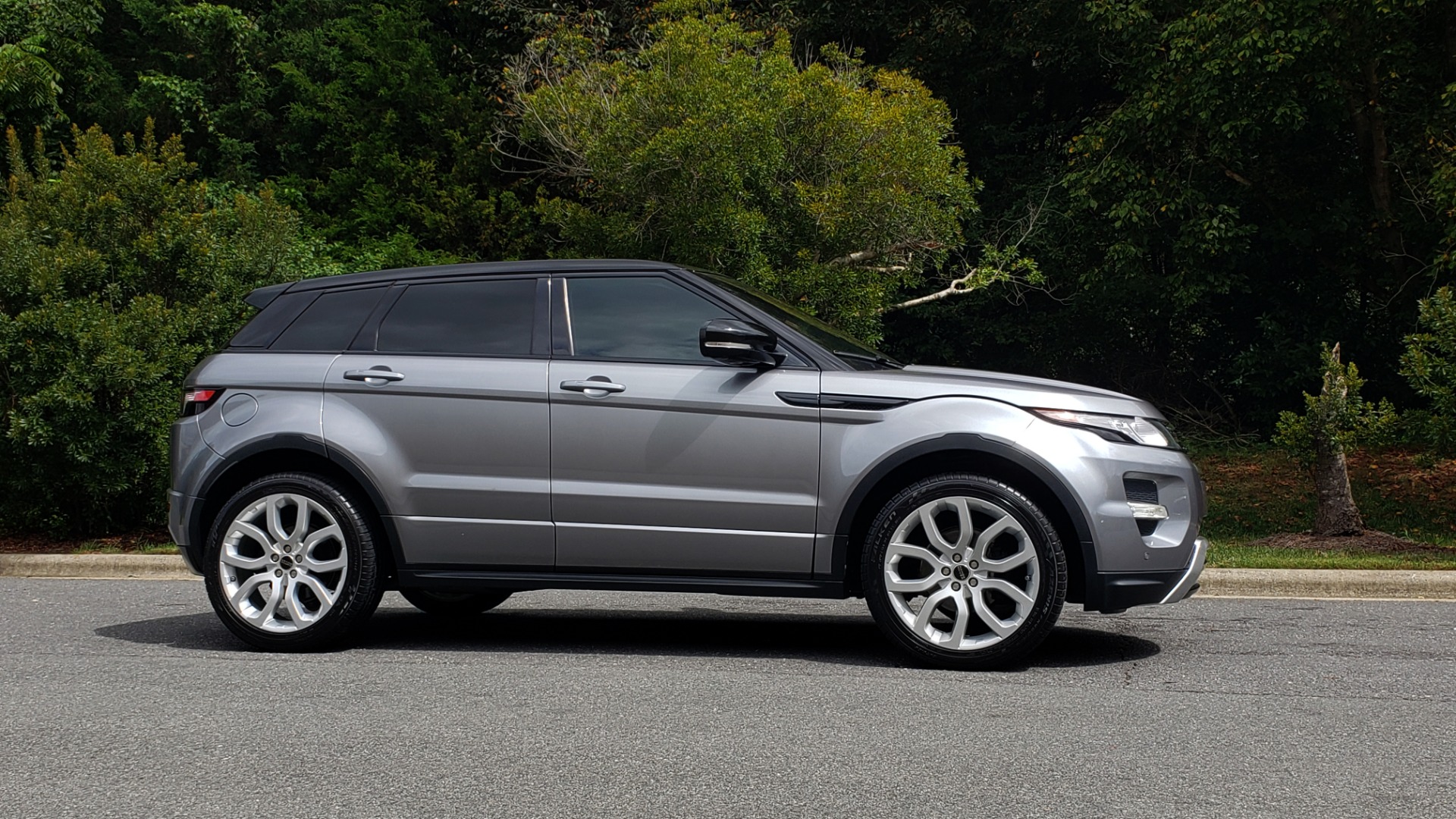 Used 2013 Land Rover RANGE ROVER EVOQUE DYNAMIC PREMIUM / NAV / PANO-ROOF / BLIND SPOT / REARVIEW for sale Sold at Formula Imports in Charlotte NC 28227 7