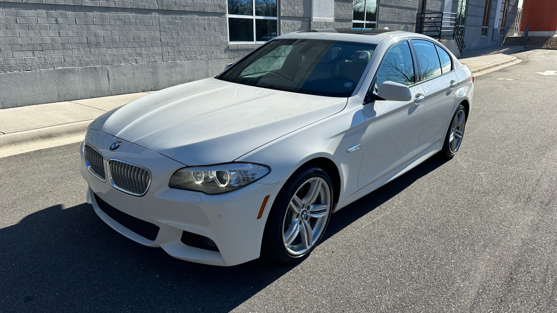 Used 2012 BMW 5 Series 550i M SPORT / PREMIUM SOUND / CONVENIENCE / HEADS UP DISPLAY / HEATED SEAT for sale $20,995 at Formula Imports in Charlotte NC 28227 2