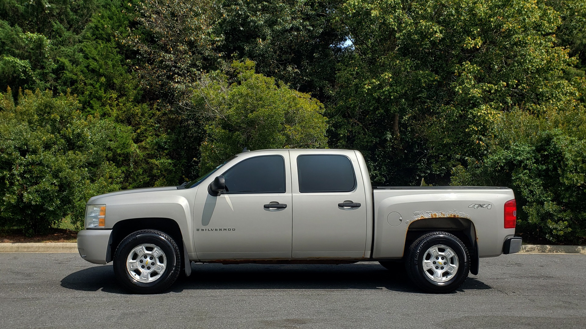 Used 2009 Chevrolet SILVERADO 1500 LT / CREWCAB / 5.3L V8 / 4WD / TRAILER PKG / REARVIEW for sale Sold at Formula Imports in Charlotte NC 28227 2