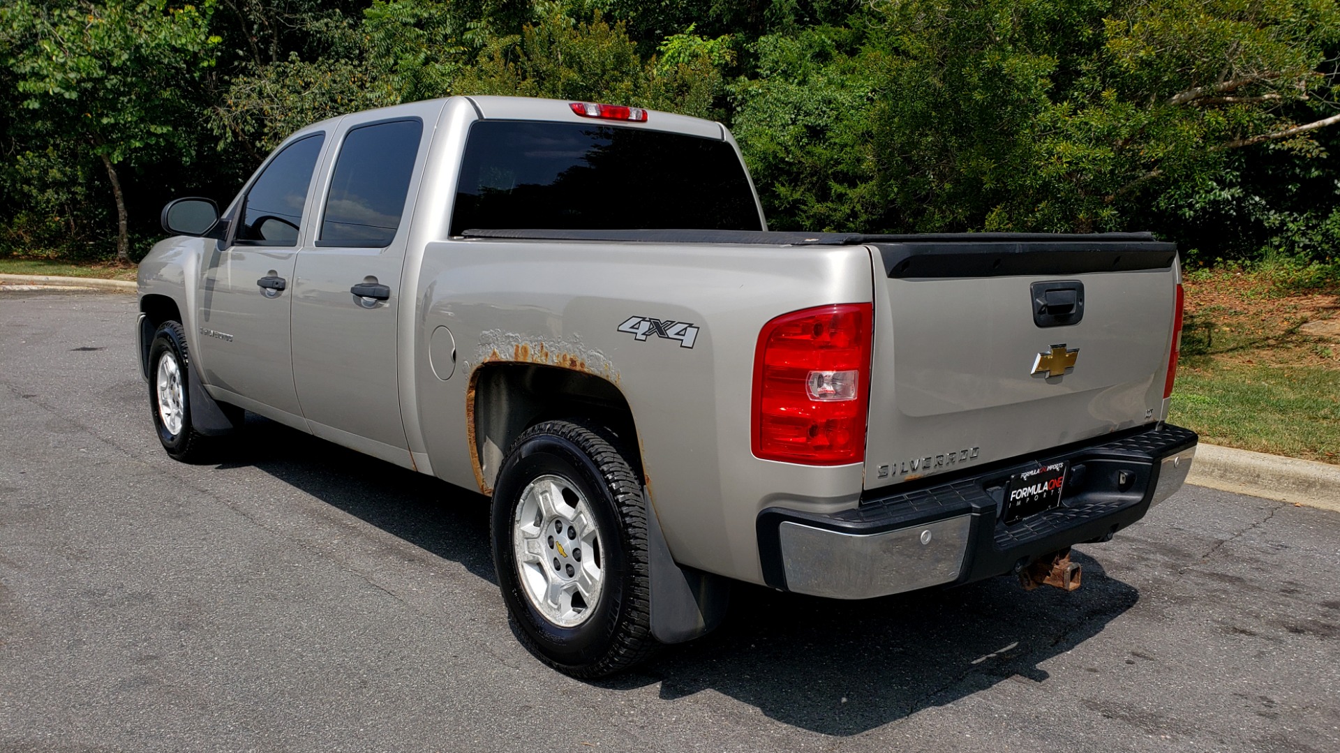Used 2009 Chevrolet SILVERADO 1500 LT / CREWCAB / 5.3L V8 / 4WD / TRAILER PKG / REARVIEW for sale Sold at Formula Imports in Charlotte NC 28227 3