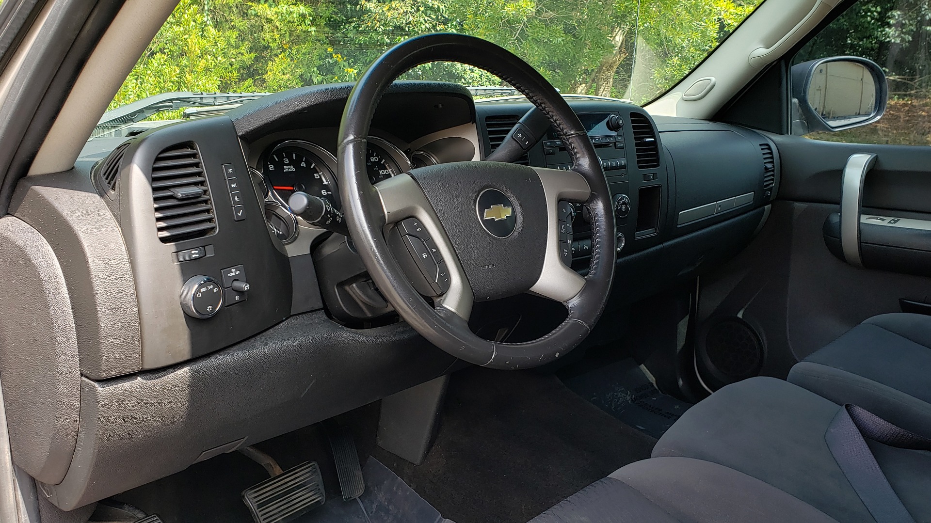 Used 2009 Chevrolet SILVERADO 1500 LT / CREWCAB / 5.3L V8 / 4WD / TRAILER PKG / REARVIEW for sale Sold at Formula Imports in Charlotte NC 28227 31