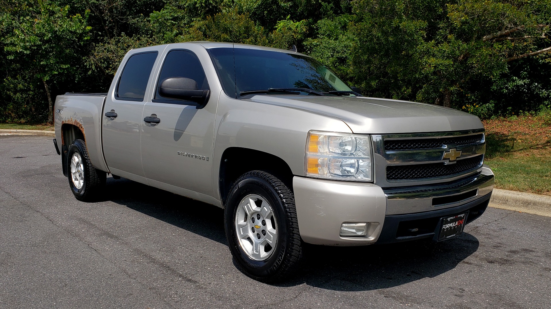 Used 2009 Chevrolet SILVERADO 1500 LT / CREWCAB / 5.3L V8 / 4WD / TRAILER PKG / REARVIEW for sale Sold at Formula Imports in Charlotte NC 28227 4