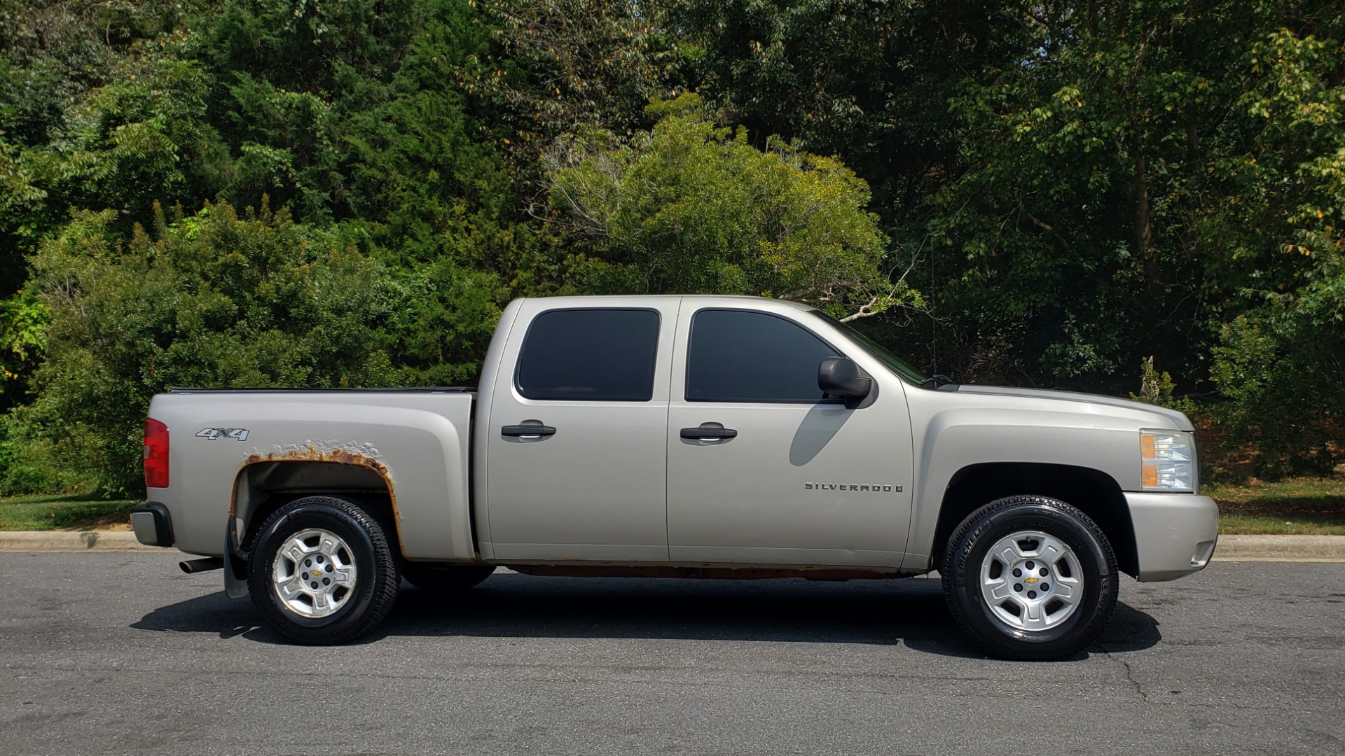 Used 2009 Chevrolet SILVERADO 1500 LT / CREWCAB / 5.3L V8 / 4WD / TRAILER PKG / REARVIEW for sale Sold at Formula Imports in Charlotte NC 28227 5