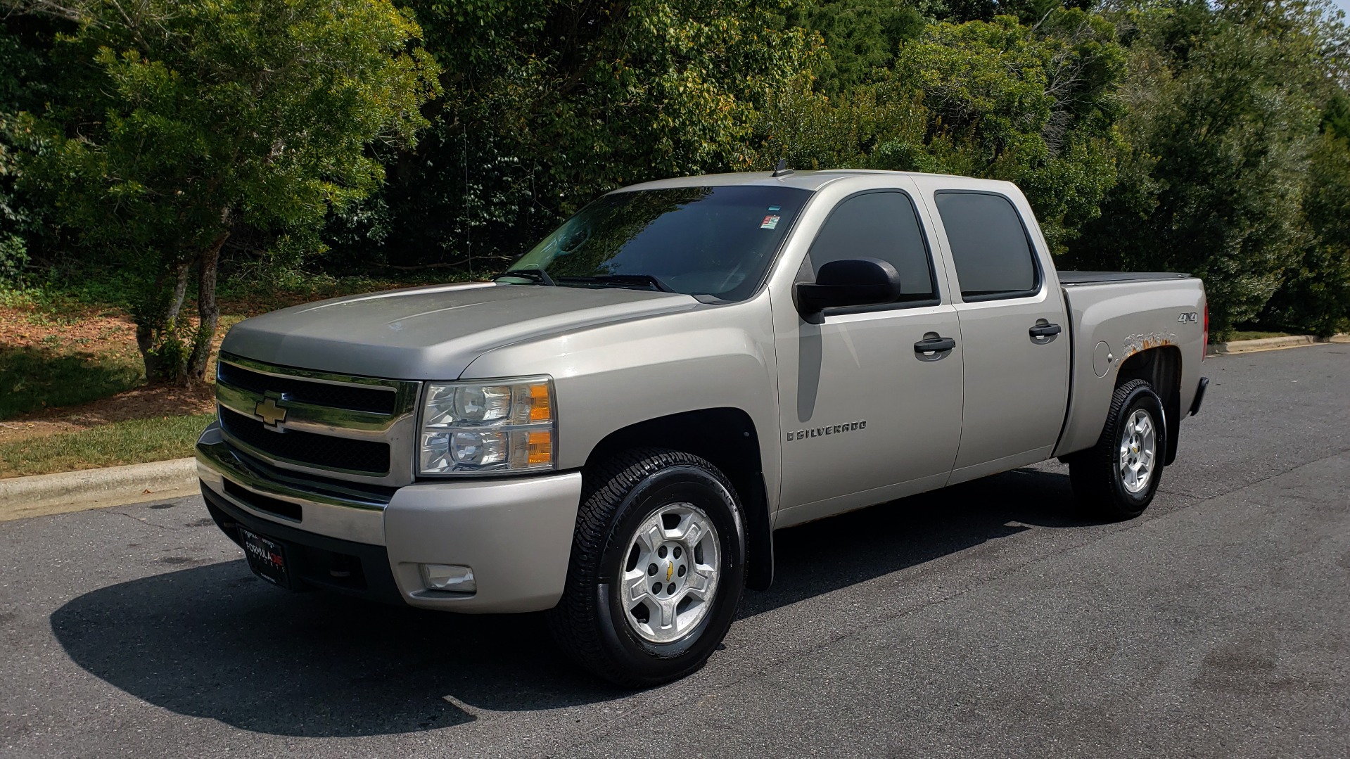 Used 2009 Chevrolet SILVERADO 1500 LT / CREWCAB / 5.3L V8 / 4WD / TRAILER PKG / REARVIEW for sale Sold at Formula Imports in Charlotte NC 28227 1