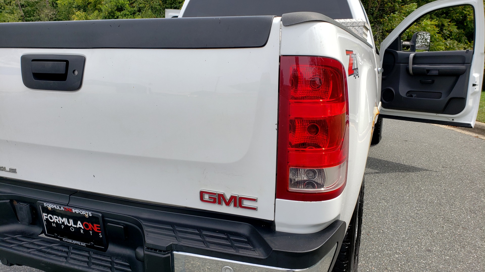 Used 2009 GMC SIERRA 2500HD SLE 4WD CREWCAB / 6.6L DURAMAX / 6-SPD ALLISON for sale Sold at Formula Imports in Charlotte NC 28227 26