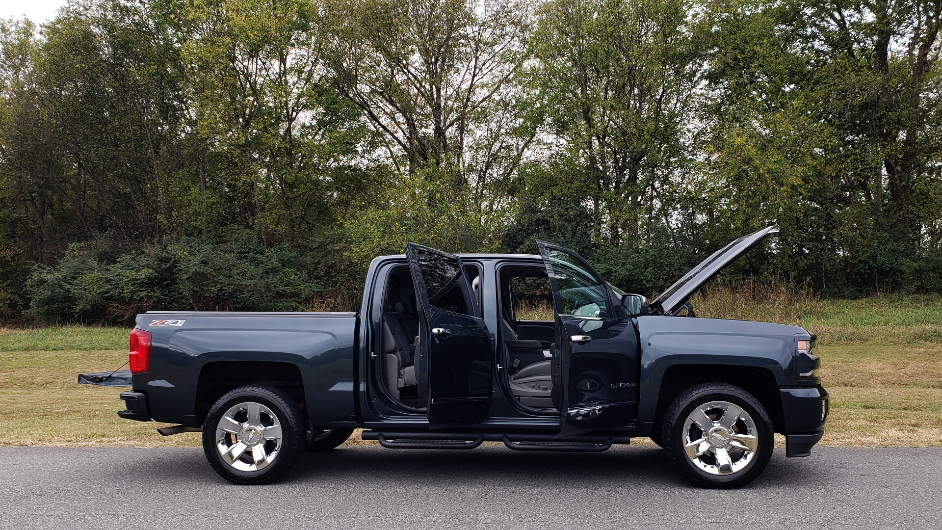 Used 2017 Chevrolet SILVERADO 1500 LTZ 4WD / NAV / BOSE / LEATHER / CAMERA / LOADED for sale Sold at Formula Imports in Charlotte NC 28227 31