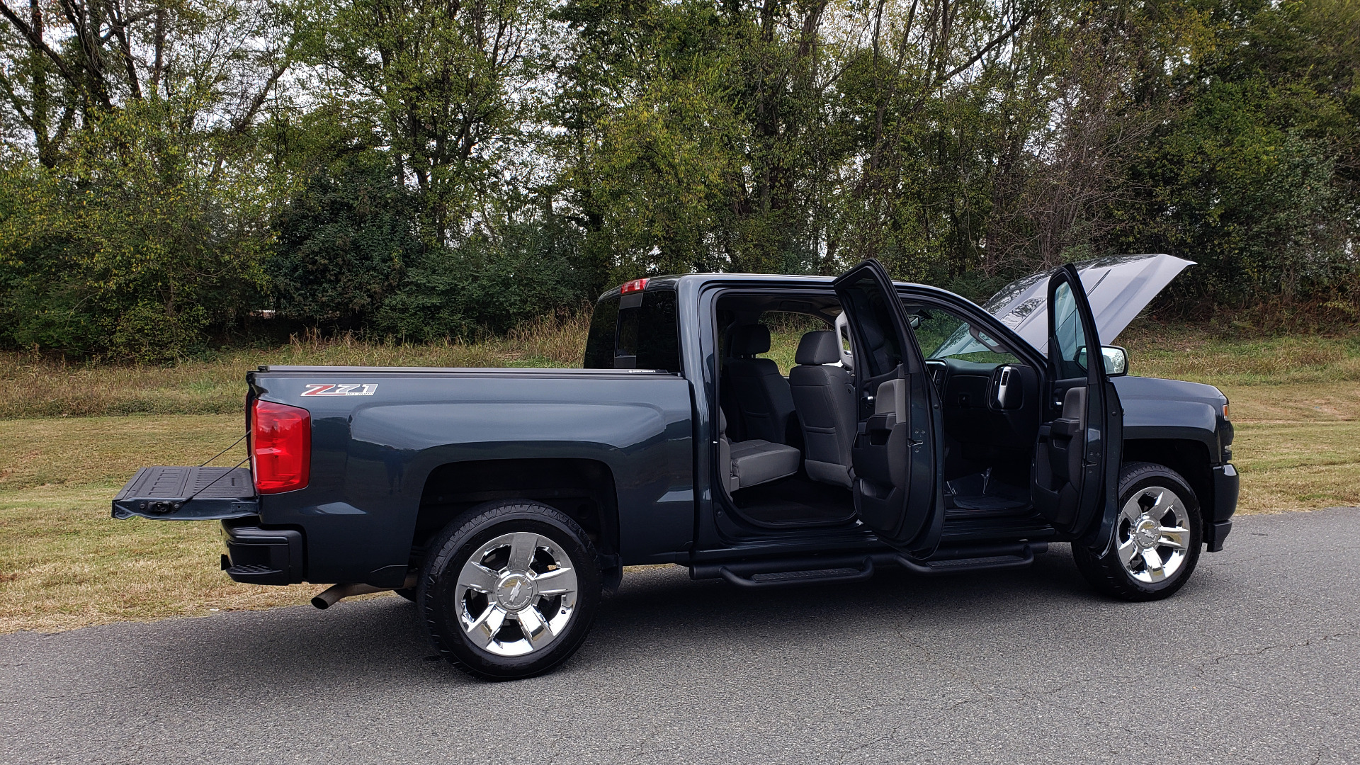 Used 2017 Chevrolet SILVERADO 1500 LTZ 4WD / NAV / BOSE / LEATHER / CAMERA / LOADED for sale Sold at Formula Imports in Charlotte NC 28227 32