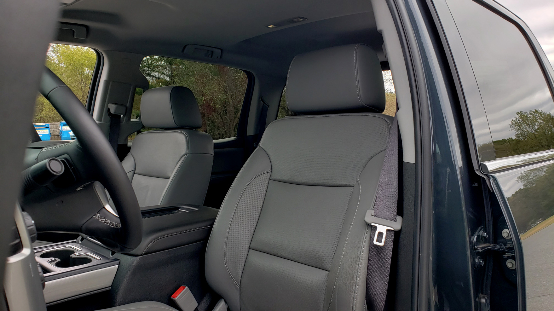 Used 2017 Chevrolet SILVERADO 1500 LTZ 4WD / NAV / BOSE / LEATHER / CAMERA / LOADED for sale Sold at Formula Imports in Charlotte NC 28227 50