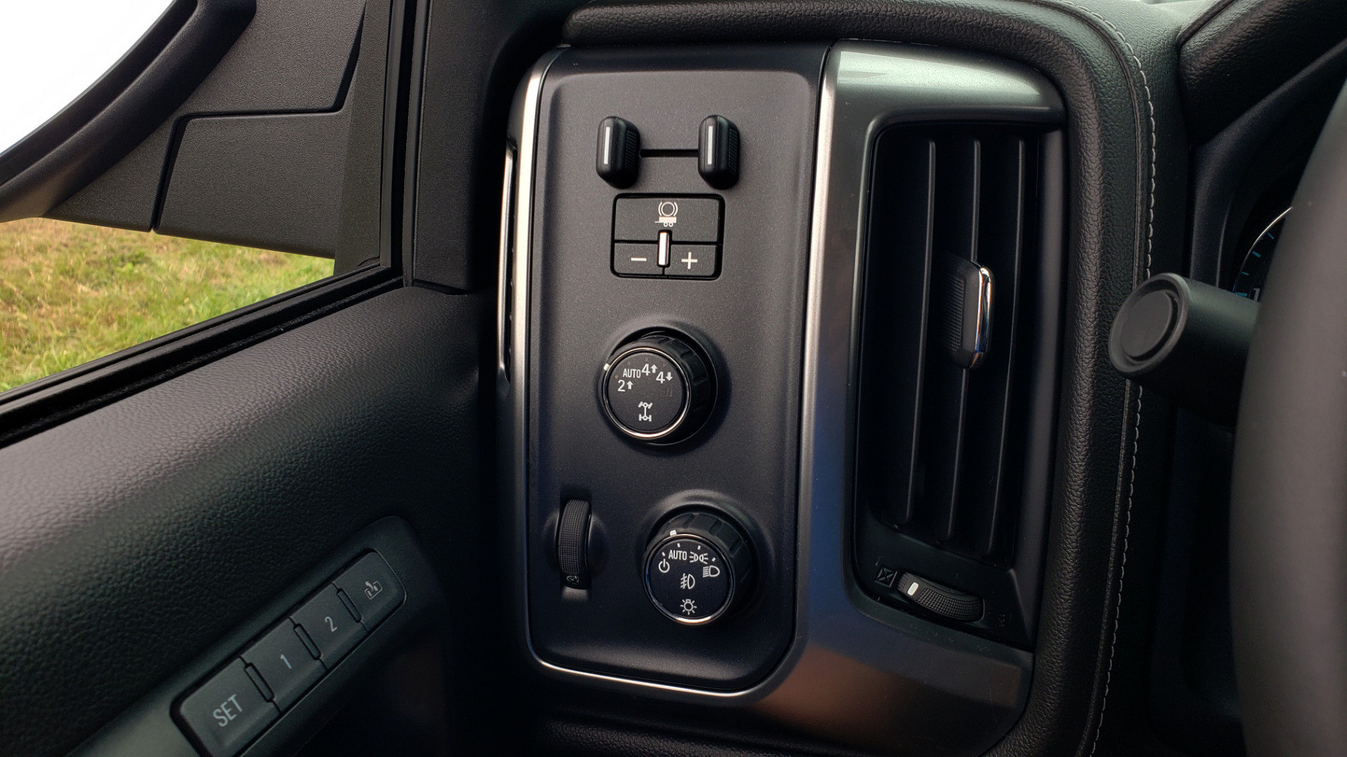 Used 2017 Chevrolet SILVERADO 1500 LTZ 4WD / NAV / BOSE / LEATHER / CAMERA / LOADED for sale Sold at Formula Imports in Charlotte NC 28227 7