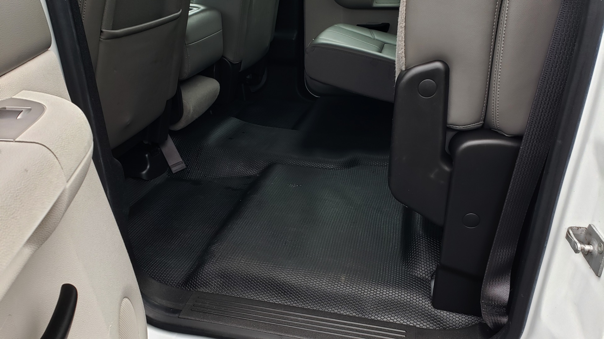 Used 2014 Chevrolet SILVERADO 2500HD WORK TRUCK 4WD / 6.0L V8 / AUTO / TOOL BOX / CLEAN for sale Sold at Formula Imports in Charlotte NC 28227 45