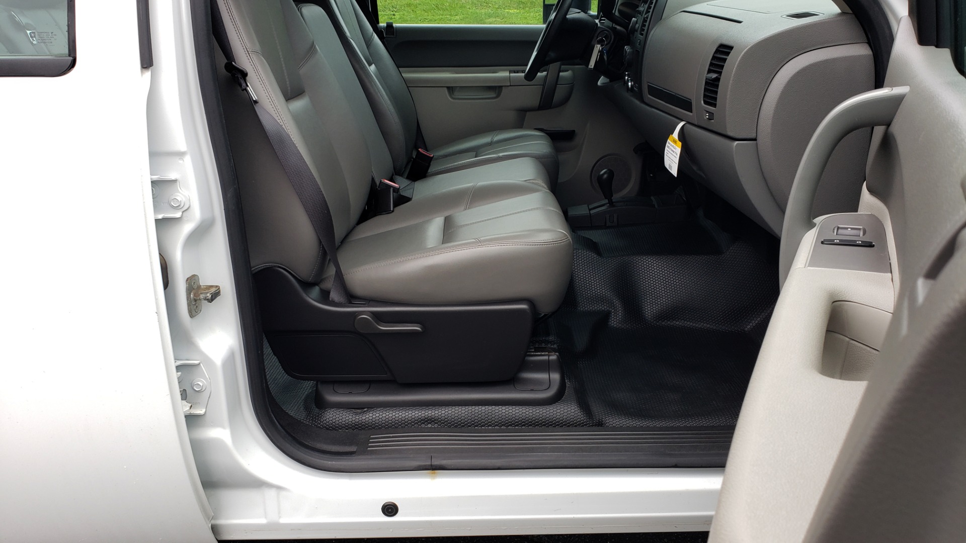 Used 2014 Chevrolet SILVERADO 2500HD WORK TRUCK 4WD / 6.0L V8 / AUTO / TOOL BOX / CLEAN for sale Sold at Formula Imports in Charlotte NC 28227 49