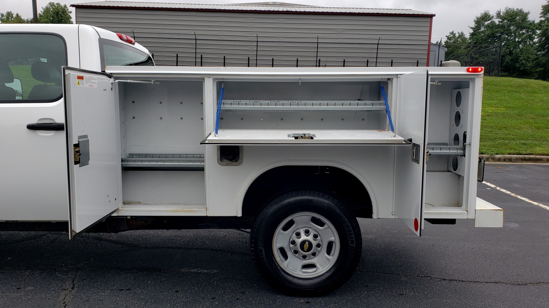 Used 2014 Chevrolet SILVERADO 2500HD WORK TRUCK 4WD / 6.0L V8 / AUTO / TOOL BOX / CLEAN for sale Sold at Formula Imports in Charlotte NC 28227 7