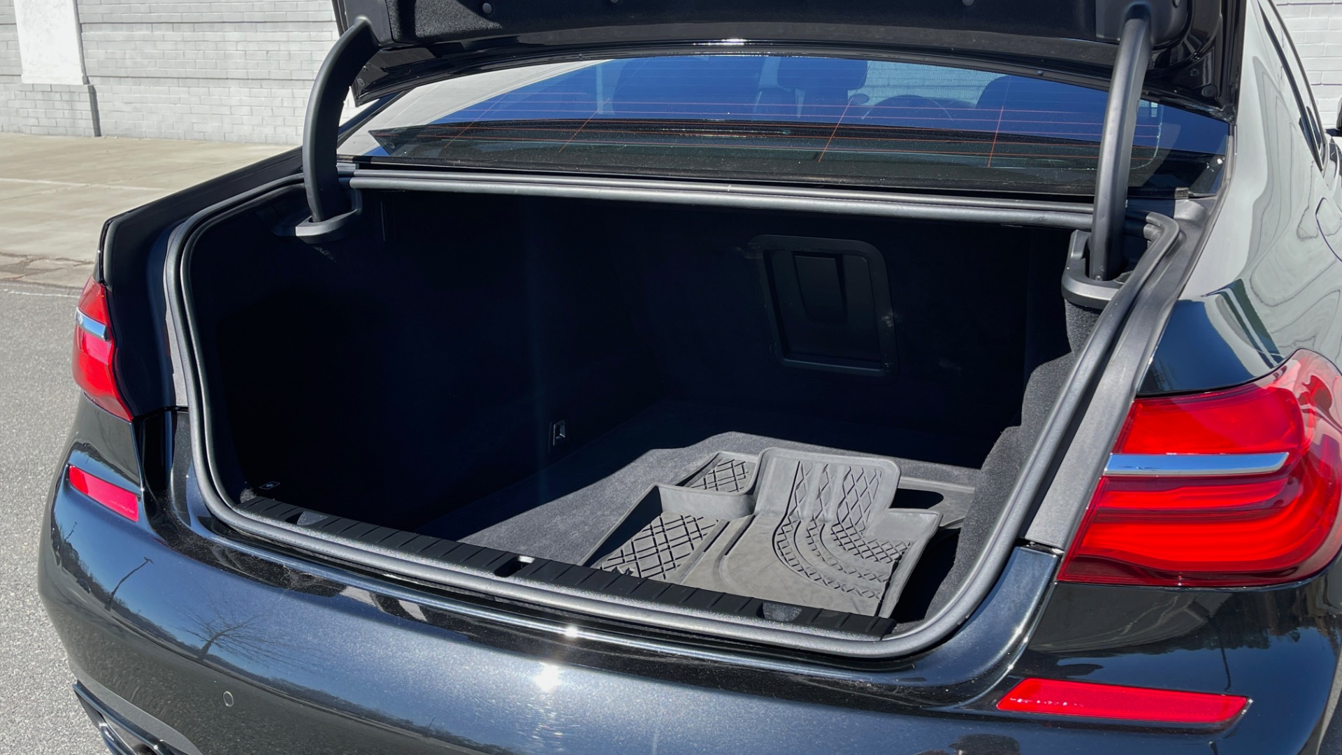 Used 2019 BMW 7 SERIES 740I XDRIVE M-SPORT / CLD WTHR / NAV / SUNROOF / REARVIEW / 22IN WHLS for sale Sold at Formula Imports in Charlotte NC 28227 20