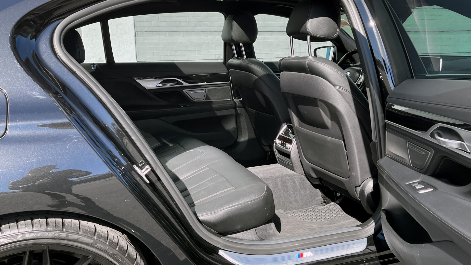 Used 2019 BMW 7 SERIES 740I XDRIVE M-SPORT / CLD WTHR / NAV / SUNROOF / REARVIEW / 22IN WHLS for sale Sold at Formula Imports in Charlotte NC 28227 62