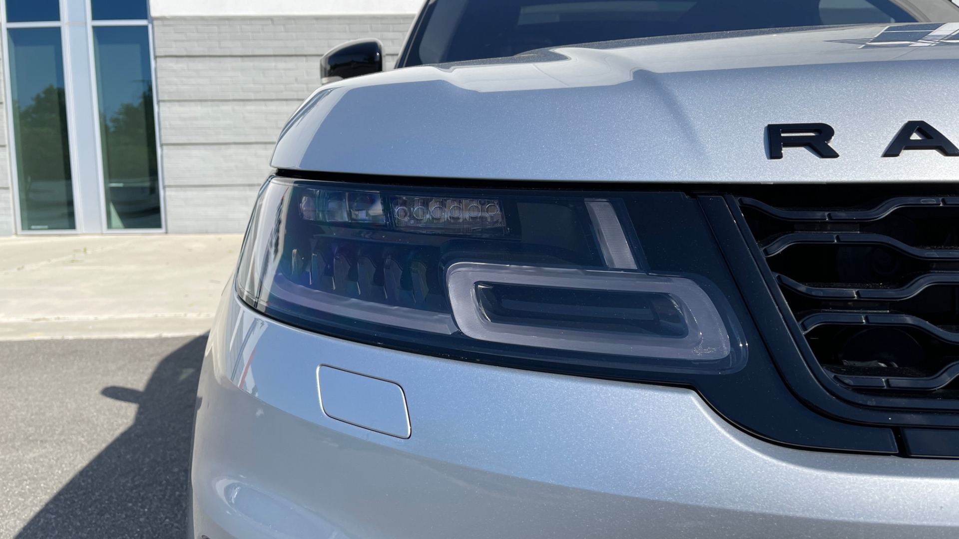 Used 2019 Land Rover RANGE ROVER SPORT HSE DYNAMIC / 3.0L SC V6 / 8-SPD / APPLE / NAV / SUNROOF / REARVIEW for sale Sold at Formula Imports in Charlotte NC 28227 10
