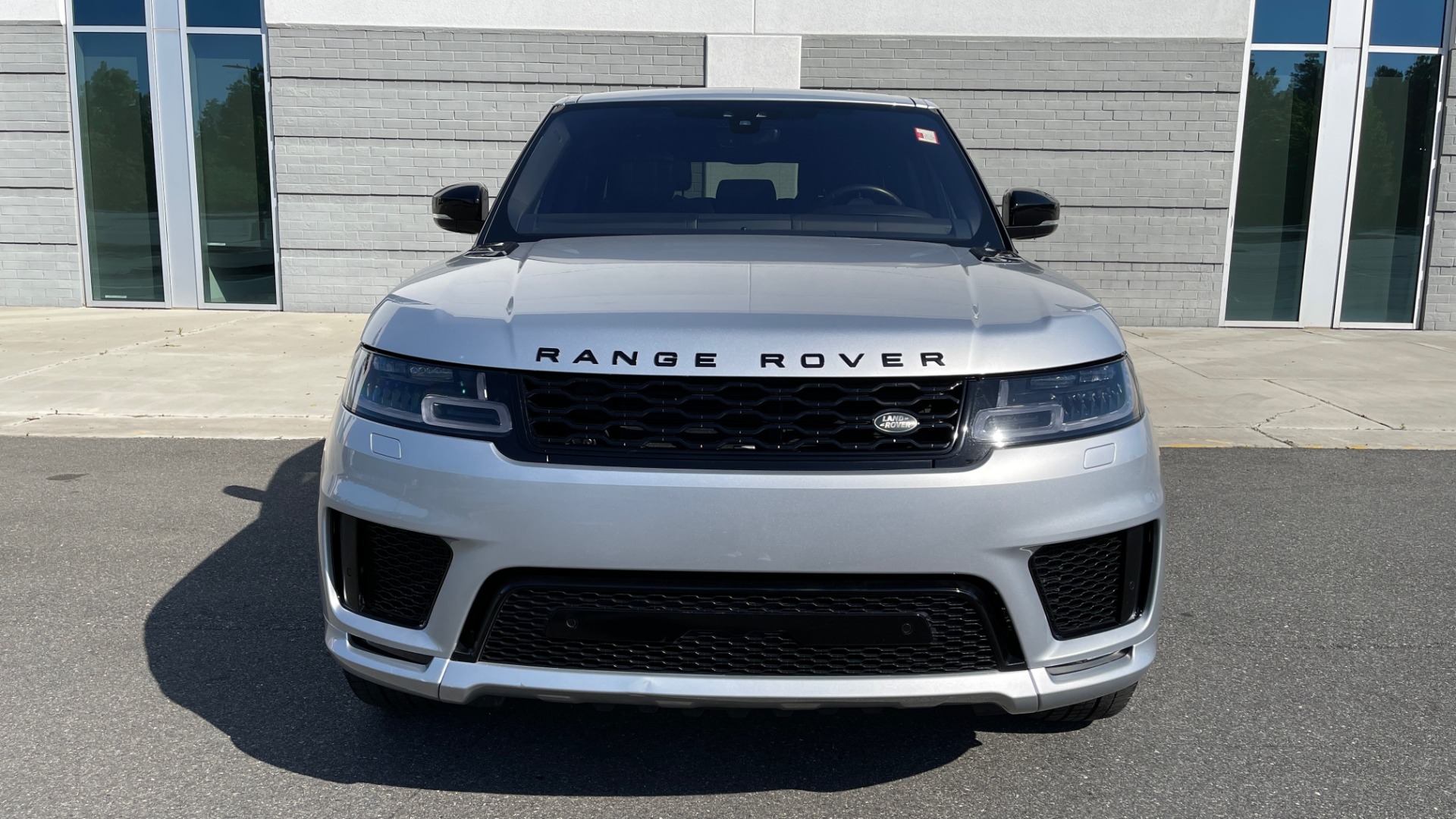 Used 2019 Land Rover RANGE ROVER SPORT HSE DYNAMIC / 3.0L SC V6 / 8-SPD / APPLE / NAV / SUNROOF / REARVIEW for sale Sold at Formula Imports in Charlotte NC 28227 2