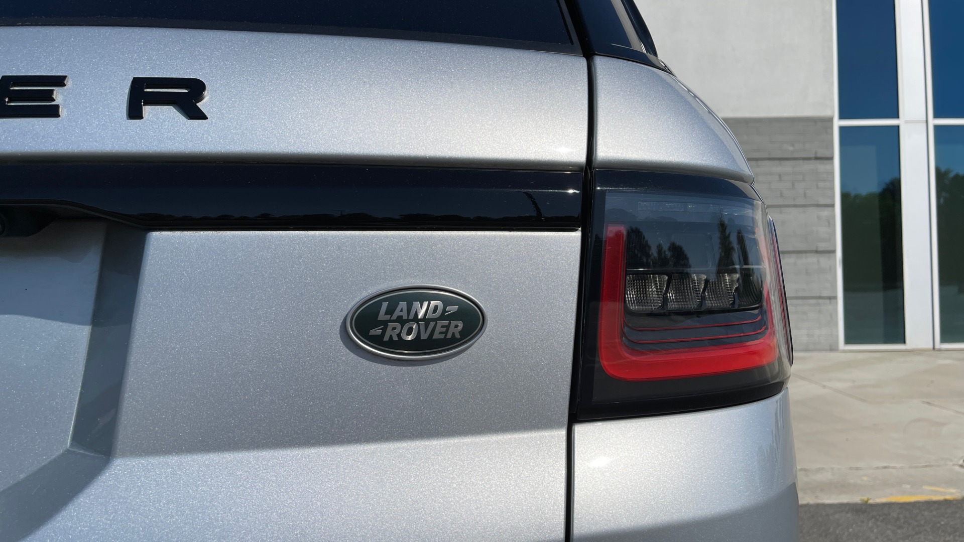 Used 2019 Land Rover RANGE ROVER SPORT HSE DYNAMIC / 3.0L SC V6 / 8-SPD / APPLE / NAV / SUNROOF / REARVIEW for sale Sold at Formula Imports in Charlotte NC 28227 25