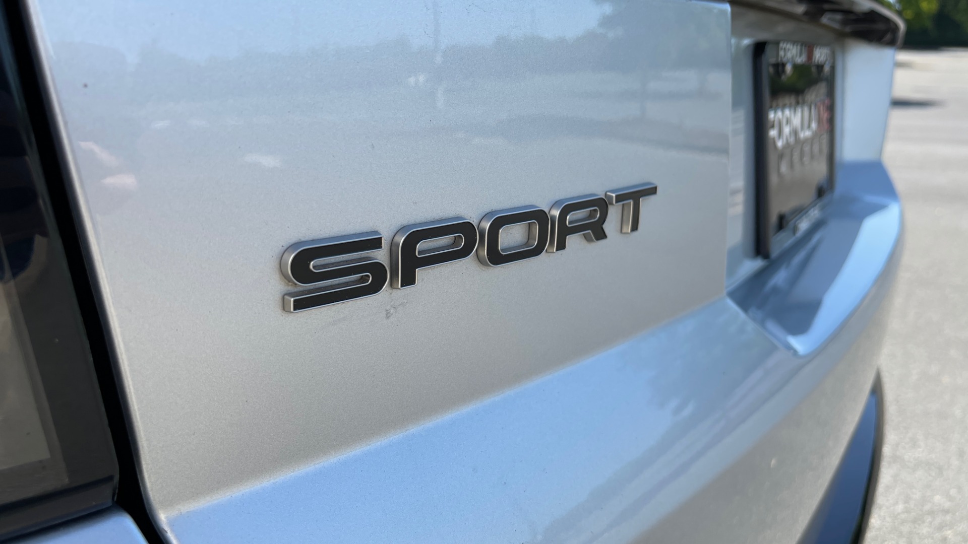 Used 2019 Land Rover RANGE ROVER SPORT HSE DYNAMIC / 3.0L SC V6 / 8-SPD / APPLE / NAV / SUNROOF / REARVIEW for sale Sold at Formula Imports in Charlotte NC 28227 30