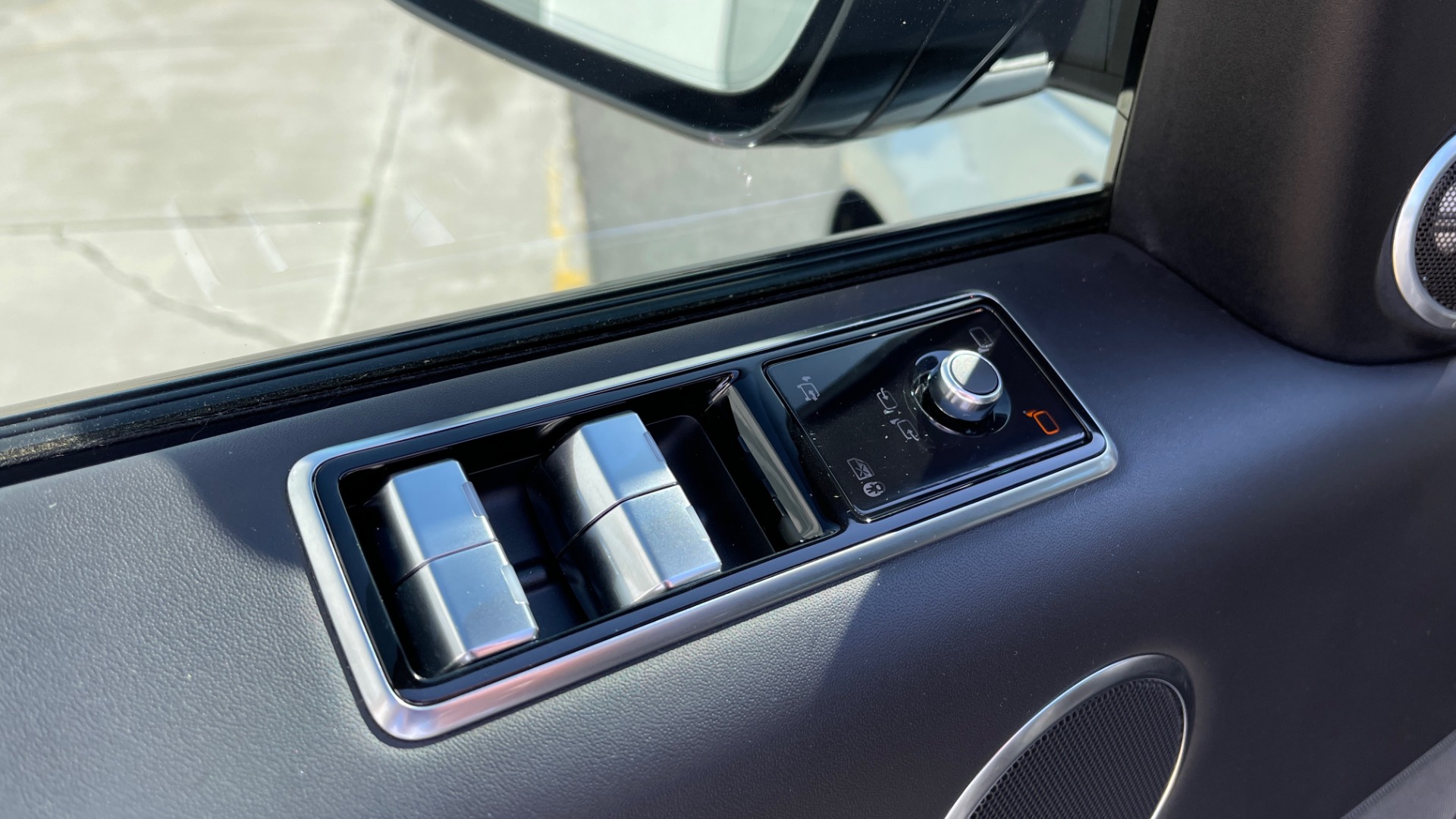 Used 2019 Land Rover RANGE ROVER SPORT HSE DYNAMIC / 3.0L SC V6 / 8-SPD / APPLE / NAV / SUNROOF / REARVIEW for sale Sold at Formula Imports in Charlotte NC 28227 33