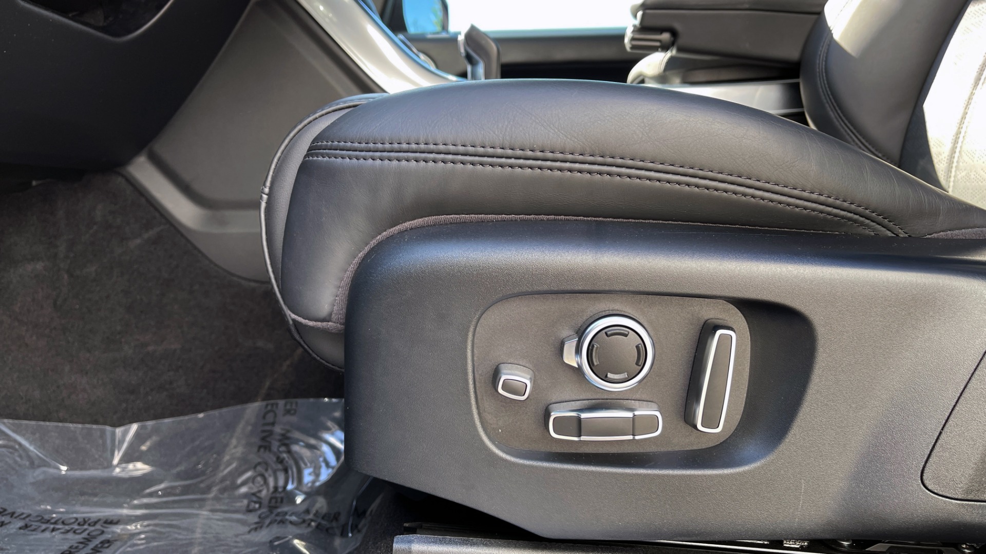 Used 2019 Land Rover RANGE ROVER SPORT HSE DYNAMIC / 3.0L SC V6 / 8-SPD / APPLE / NAV / SUNROOF / REARVIEW for sale Sold at Formula Imports in Charlotte NC 28227 35