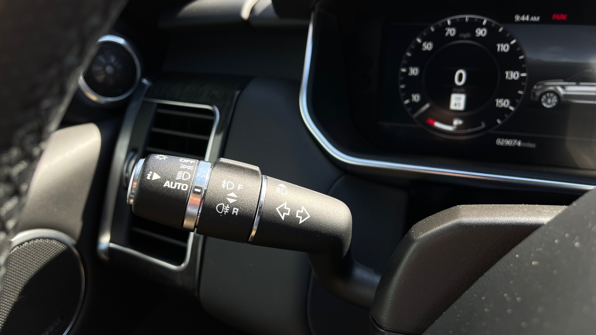 Used 2019 Land Rover RANGE ROVER SPORT HSE DYNAMIC / 3.0L SC V6 / 8-SPD / APPLE / NAV / SUNROOF / REARVIEW for sale Sold at Formula Imports in Charlotte NC 28227 38