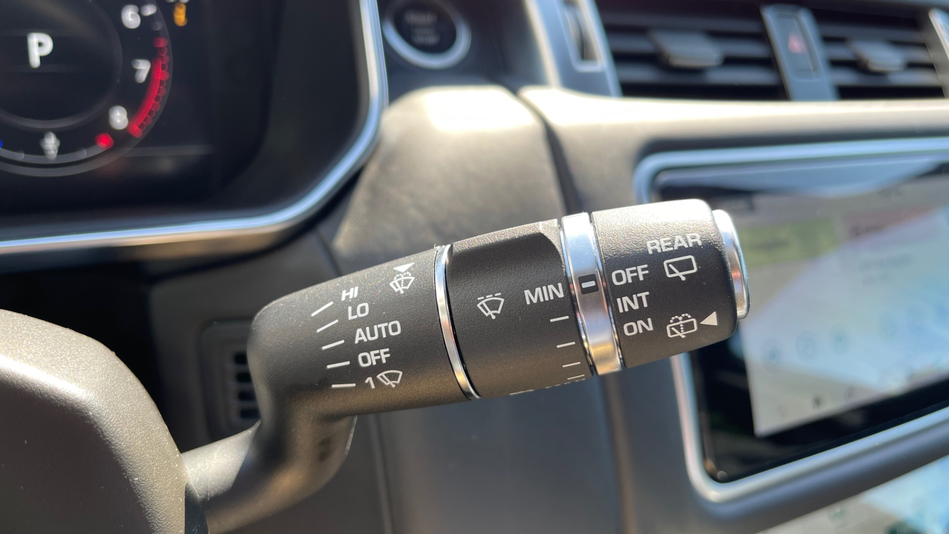 Used 2019 Land Rover RANGE ROVER SPORT HSE DYNAMIC / 3.0L SC V6 / 8-SPD / APPLE / NAV / SUNROOF / REARVIEW for sale Sold at Formula Imports in Charlotte NC 28227 39