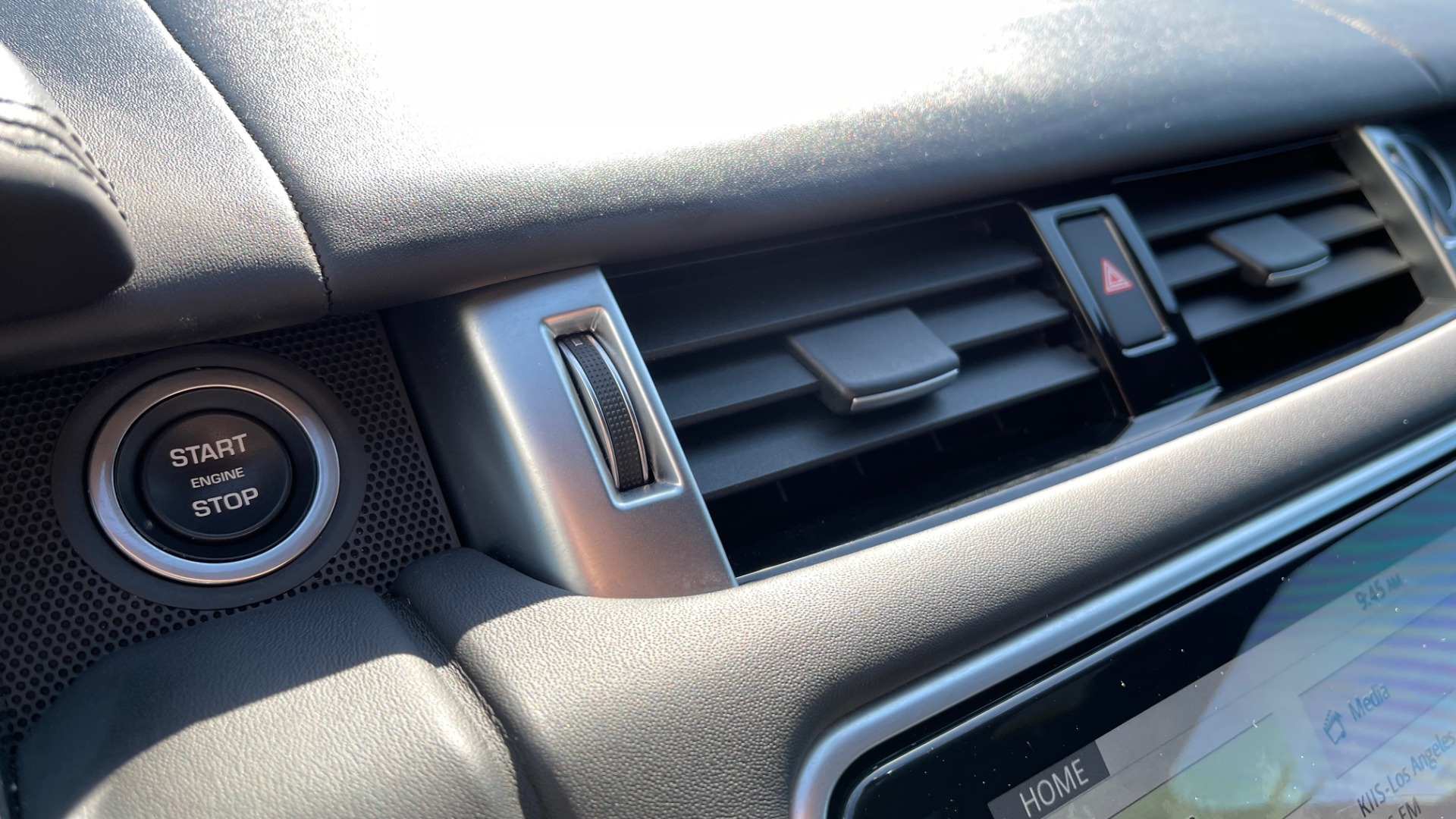 Used 2019 Land Rover RANGE ROVER SPORT HSE DYNAMIC / 3.0L SC V6 / 8-SPD / APPLE / NAV / SUNROOF / REARVIEW for sale Sold at Formula Imports in Charlotte NC 28227 42