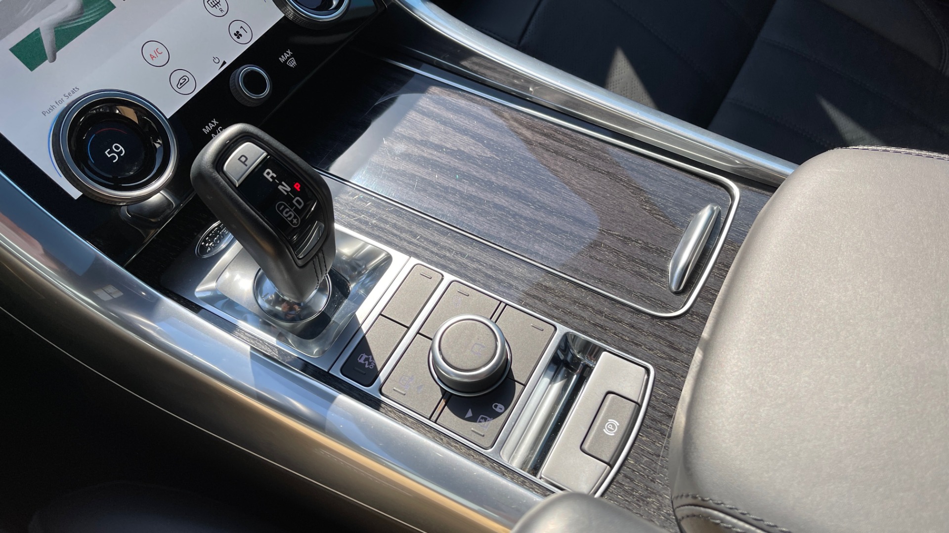 Used 2019 Land Rover RANGE ROVER SPORT HSE DYNAMIC / 3.0L SC V6 / 8-SPD / APPLE / NAV / SUNROOF / REARVIEW for sale Sold at Formula Imports in Charlotte NC 28227 48