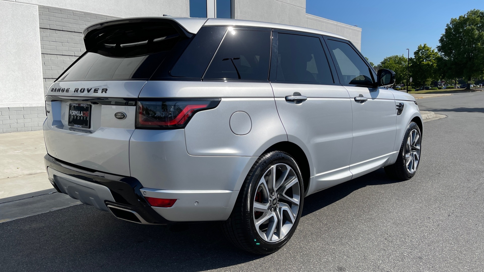 Used 2019 Land Rover RANGE ROVER SPORT HSE DYNAMIC / 3.0L SC V6 / 8-SPD / APPLE / NAV / SUNROOF / REARVIEW for sale Sold at Formula Imports in Charlotte NC 28227 6