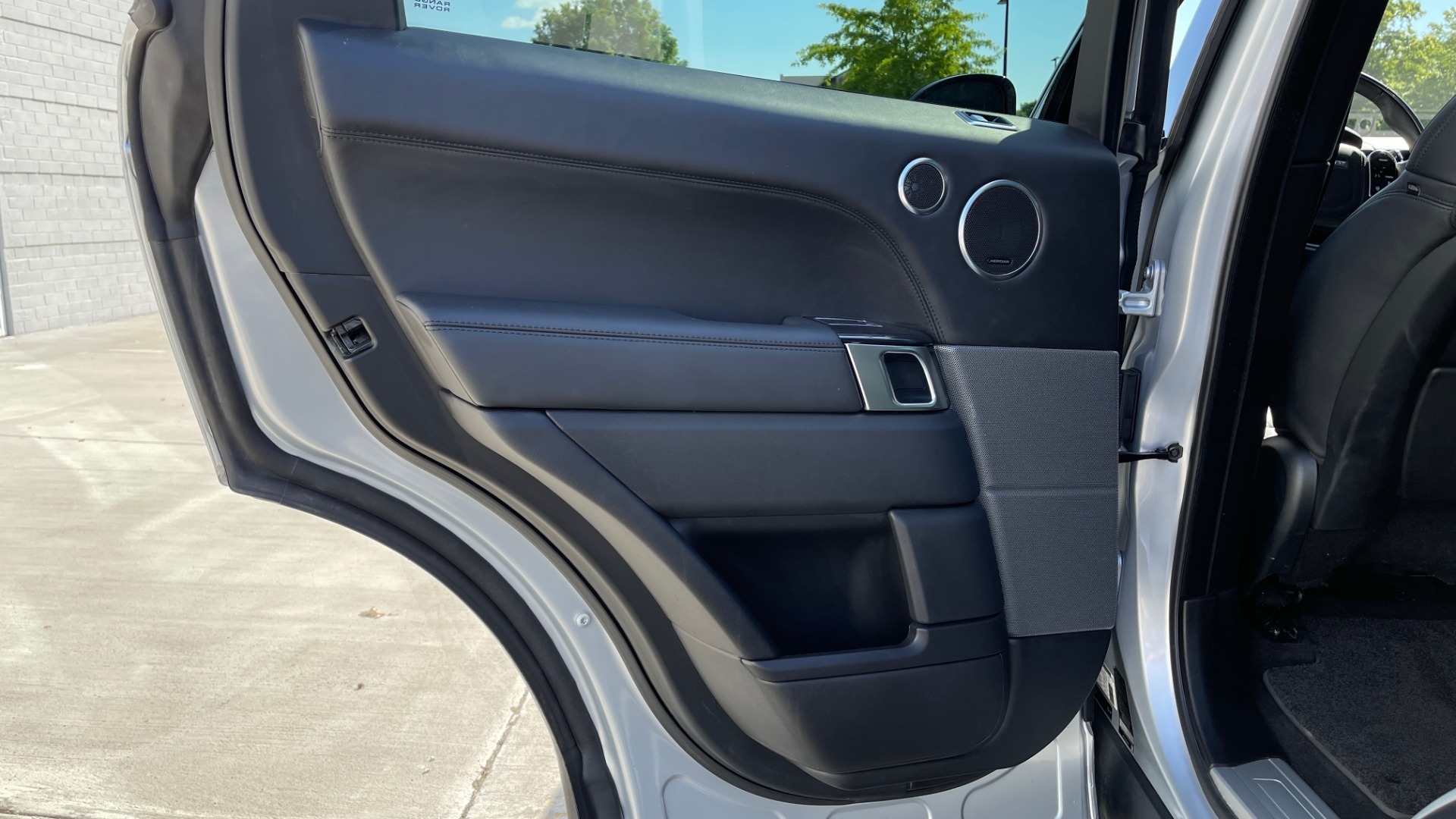 Used 2019 Land Rover RANGE ROVER SPORT HSE DYNAMIC / 3.0L SC V6 / 8-SPD / APPLE / NAV / SUNROOF / REARVIEW for sale Sold at Formula Imports in Charlotte NC 28227 64