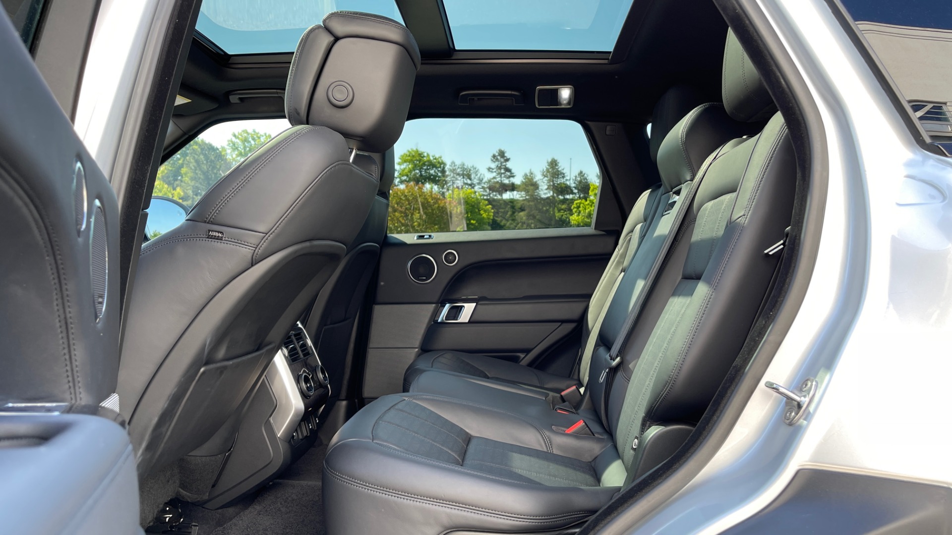 Used 2019 Land Rover RANGE ROVER SPORT HSE DYNAMIC / 3.0L SC V6 / 8-SPD / APPLE / NAV / SUNROOF / REARVIEW for sale Sold at Formula Imports in Charlotte NC 28227 66