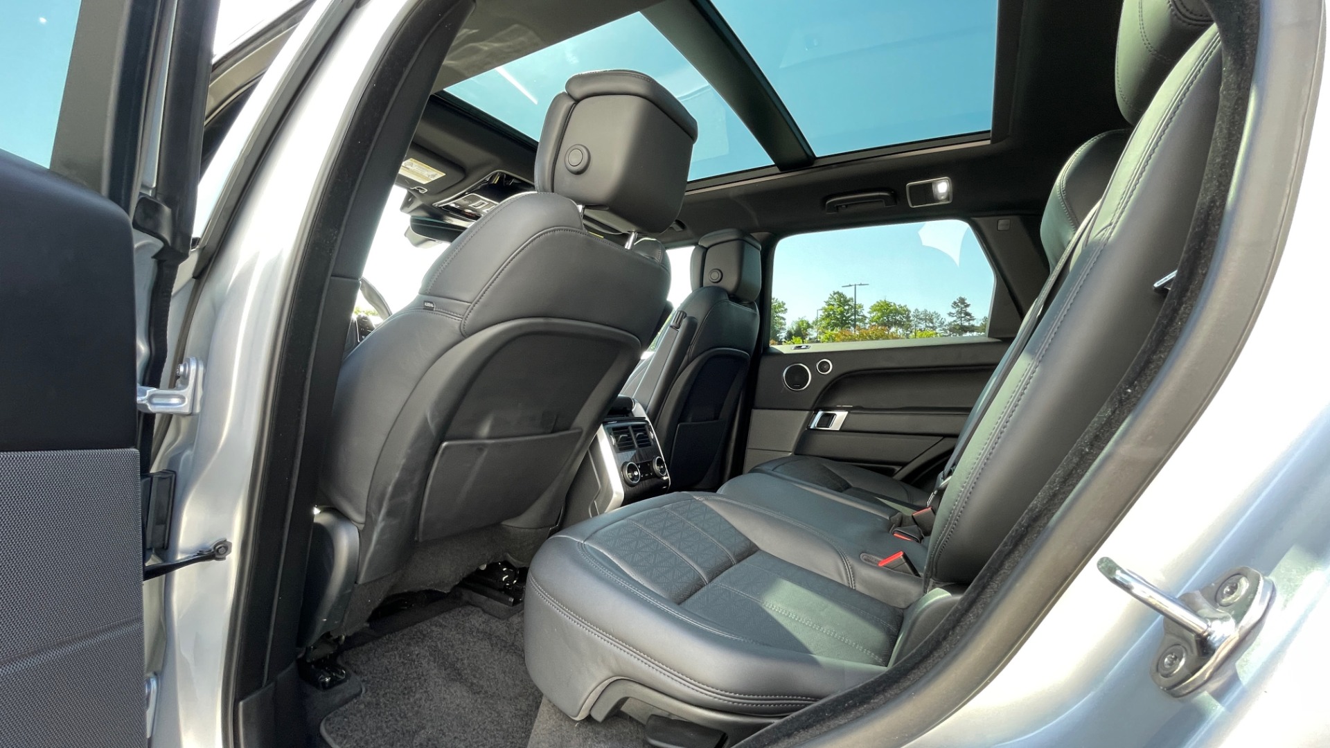 Used 2019 Land Rover RANGE ROVER SPORT HSE DYNAMIC / 3.0L SC V6 / 8-SPD / APPLE / NAV / SUNROOF / REARVIEW for sale Sold at Formula Imports in Charlotte NC 28227 67