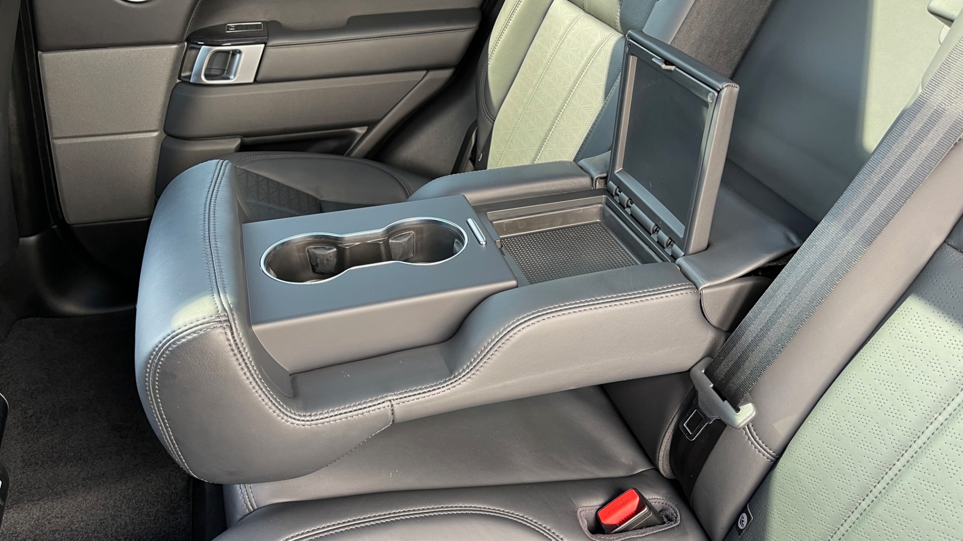 Used 2019 Land Rover RANGE ROVER SPORT HSE DYNAMIC / 3.0L SC V6 / 8-SPD / APPLE / NAV / SUNROOF / REARVIEW for sale Sold at Formula Imports in Charlotte NC 28227 69