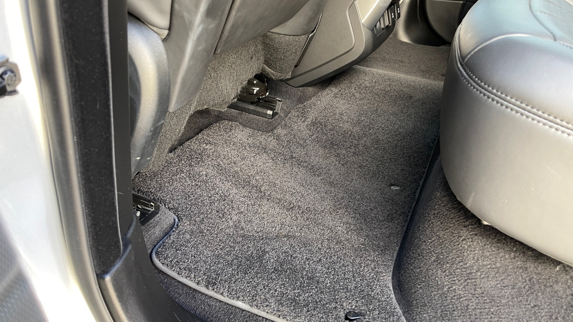 Used 2019 Land Rover RANGE ROVER SPORT HSE DYNAMIC / 3.0L SC V6 / 8-SPD / APPLE / NAV / SUNROOF / REARVIEW for sale Sold at Formula Imports in Charlotte NC 28227 71