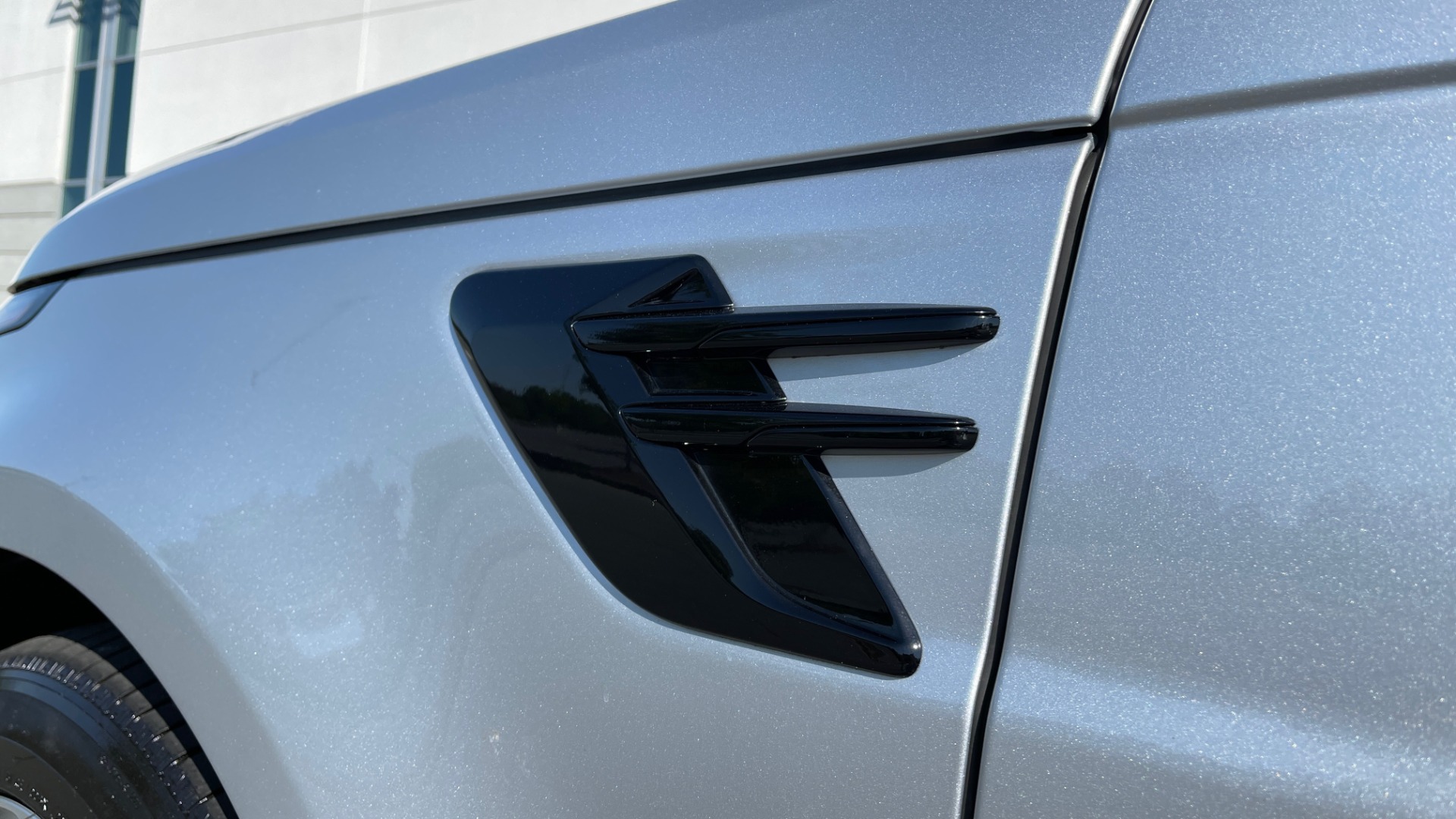 Used 2019 Land Rover RANGE ROVER SPORT HSE DYNAMIC / 3.0L SC V6 / 8-SPD / APPLE / NAV / SUNROOF / REARVIEW for sale Sold at Formula Imports in Charlotte NC 28227 8