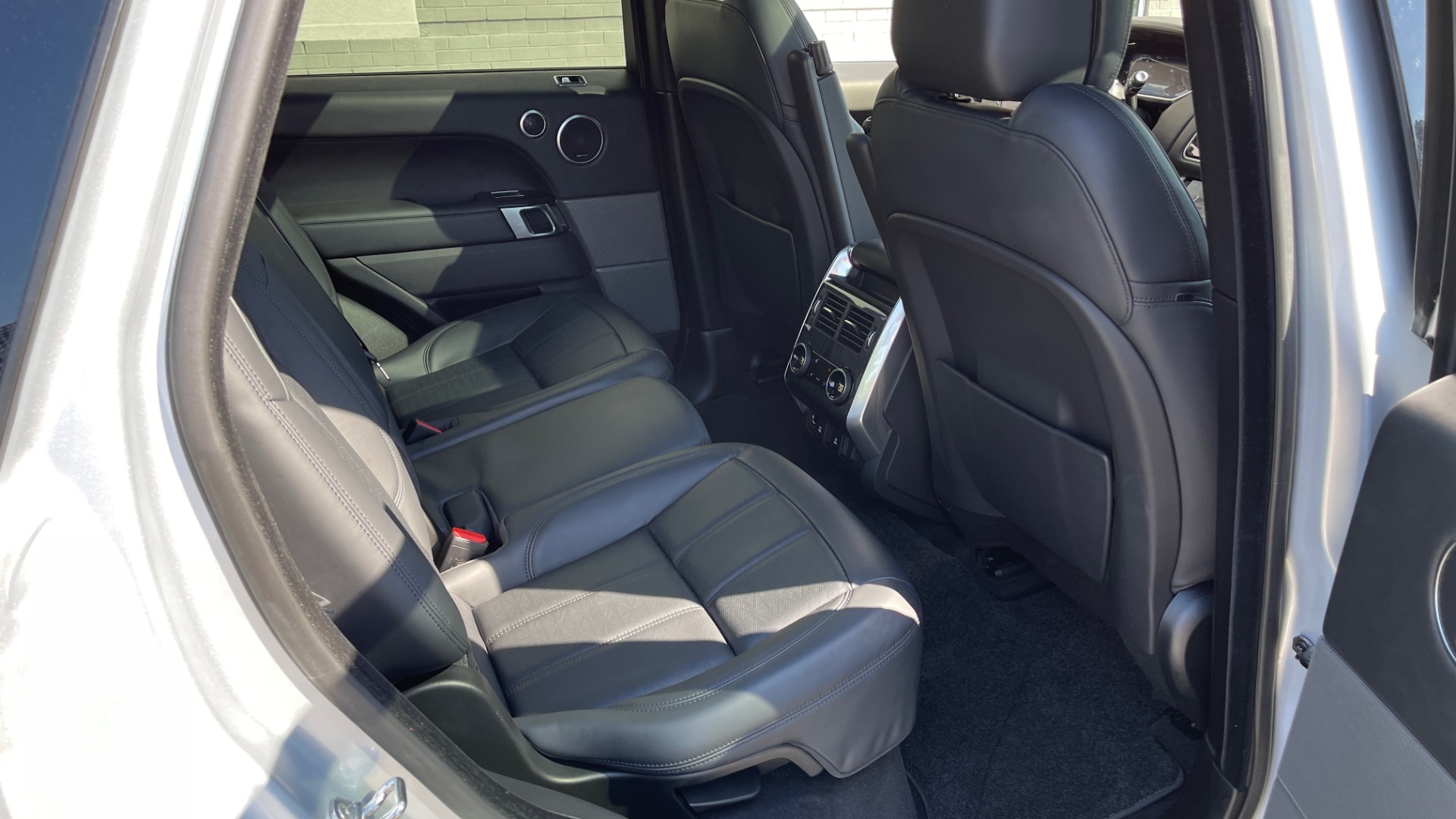 Used 2019 Land Rover RANGE ROVER SPORT HSE DYNAMIC / 3.0L SC V6 / 8-SPD / APPLE / NAV / SUNROOF / REARVIEW for sale Sold at Formula Imports in Charlotte NC 28227 81