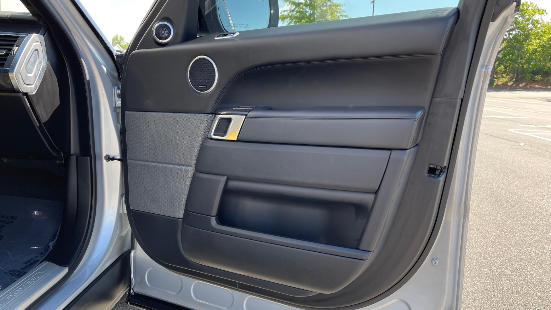 Used 2019 Land Rover RANGE ROVER SPORT HSE DYNAMIC / 3.0L SC V6 / 8-SPD / APPLE / NAV / SUNROOF / REARVIEW for sale Sold at Formula Imports in Charlotte NC 28227 82