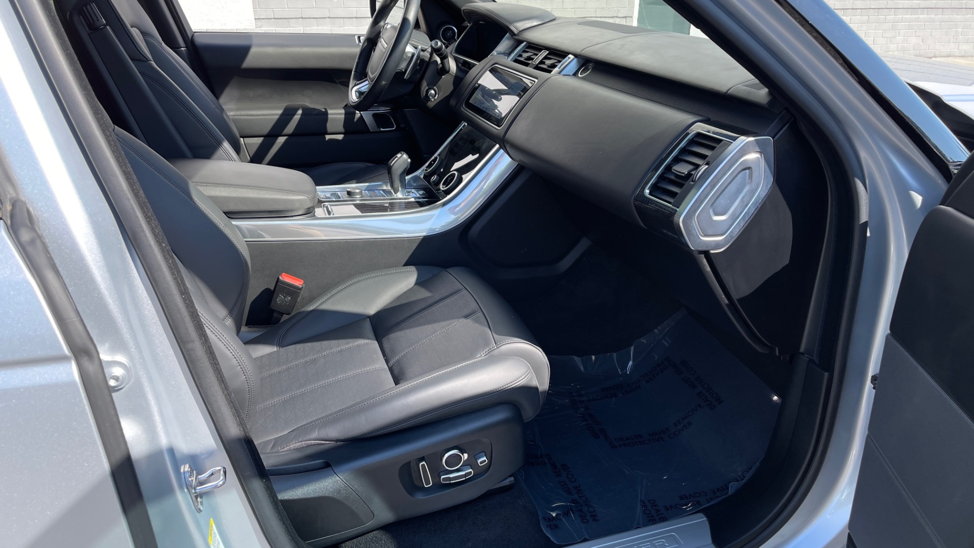 Used 2019 Land Rover RANGE ROVER SPORT HSE DYNAMIC / 3.0L SC V6 / 8-SPD / APPLE / NAV / SUNROOF / REARVIEW for sale Sold at Formula Imports in Charlotte NC 28227 83
