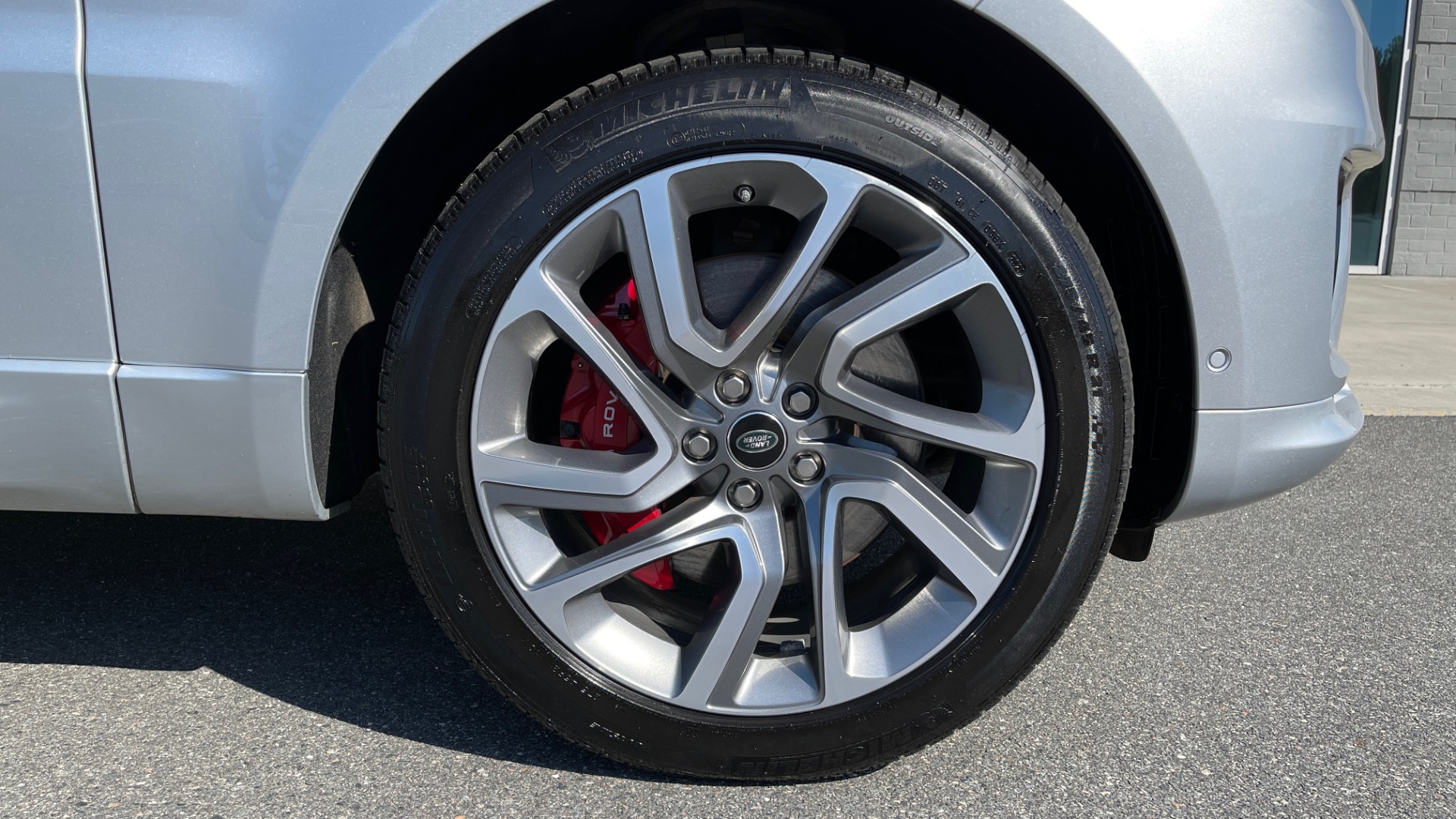 Used 2019 Land Rover RANGE ROVER SPORT HSE DYNAMIC / 3.0L SC V6 / 8-SPD / APPLE / NAV / SUNROOF / REARVIEW for sale Sold at Formula Imports in Charlotte NC 28227 89