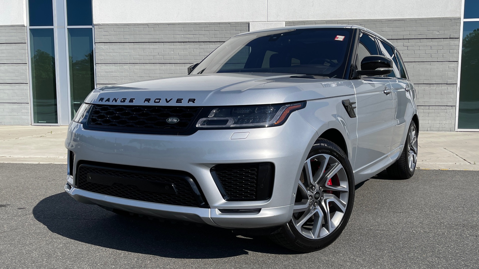 Used 2019 Land Rover RANGE ROVER SPORT HSE DYNAMIC / 3.0L SC V6 / 8-SPD / APPLE / NAV / SUNROOF / REARVIEW for sale Sold at Formula Imports in Charlotte NC 28227 1