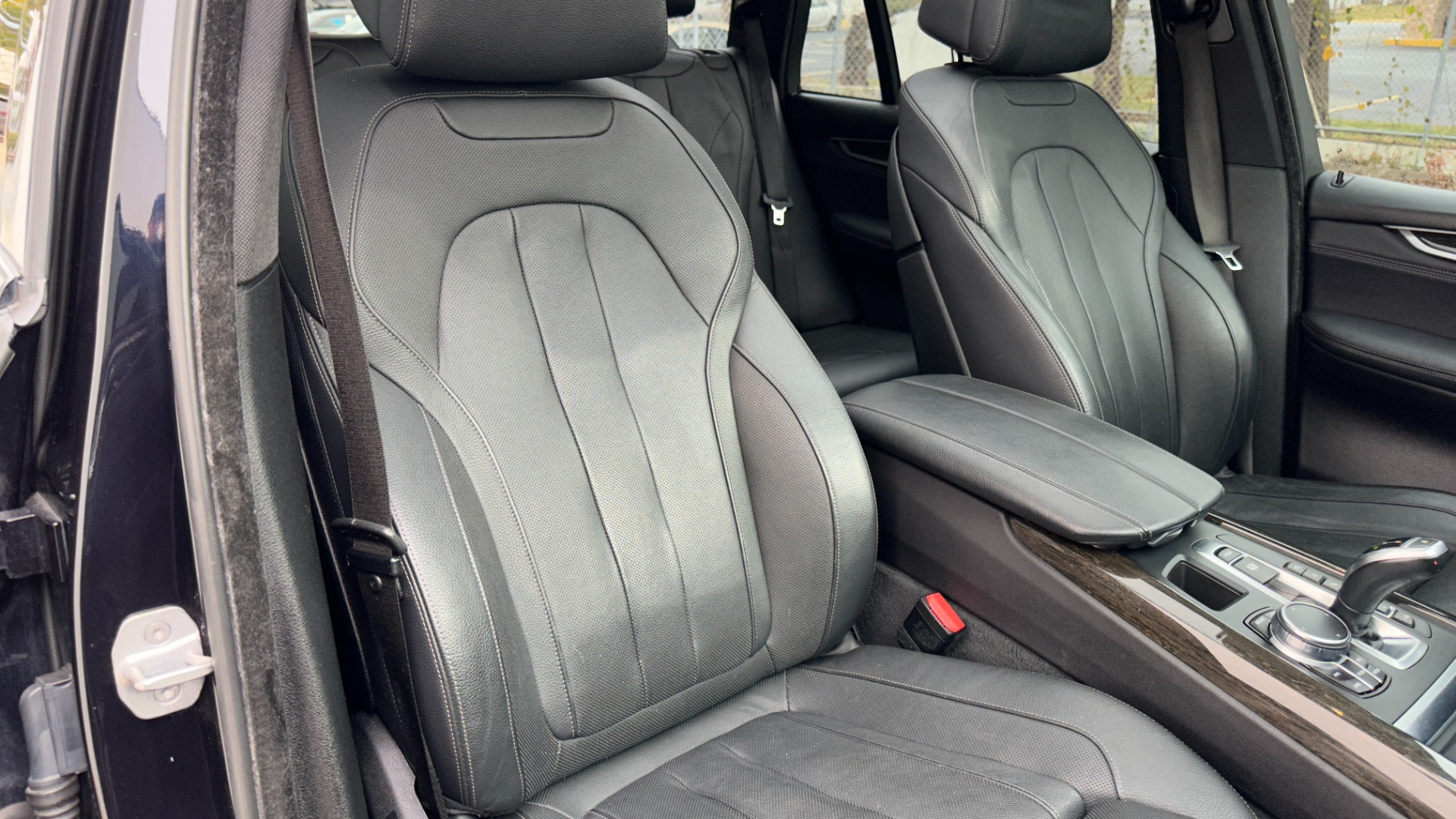 Used 2017 BMW X5 xDrive35i / M SPORT / PREMIUM PACKAGE / APPLE CARPLAY / LUXURY SEATING for sale Sold at Formula Imports in Charlotte NC 28227 31
