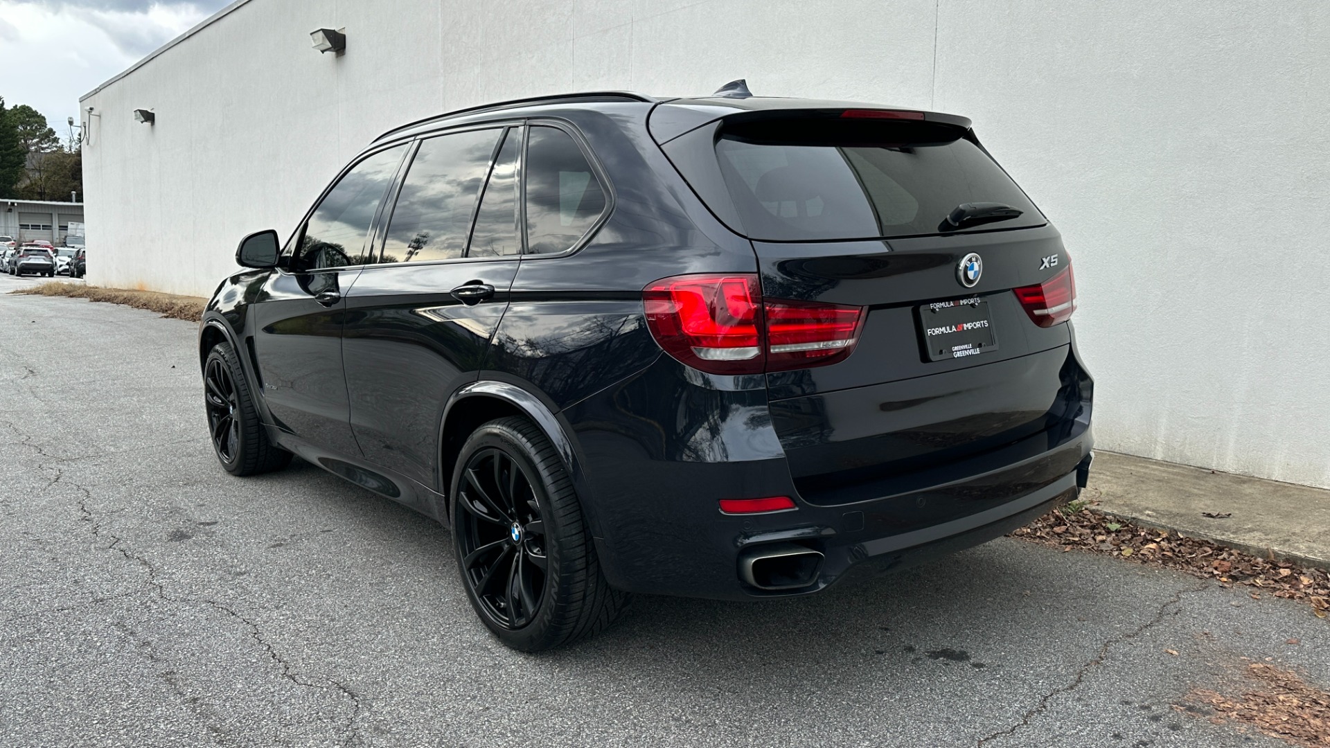 Used 2017 BMW X5 xDrive35i / M SPORT / PREMIUM PACKAGE / APPLE CARPLAY / LUXURY SEATING for sale Sold at Formula Imports in Charlotte NC 28227 4