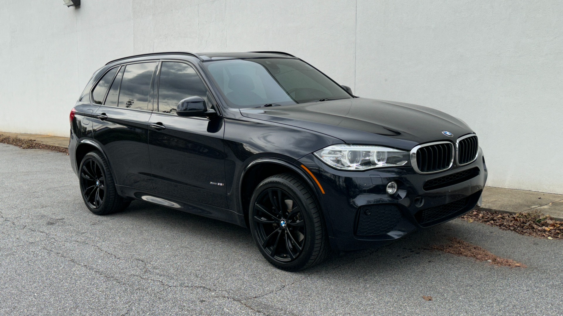 Used 2017 BMW X5 xDrive35i / M SPORT / PREMIUM PACKAGE / APPLE CARPLAY / LUXURY SEATING for sale Sold at Formula Imports in Charlotte NC 28227 5