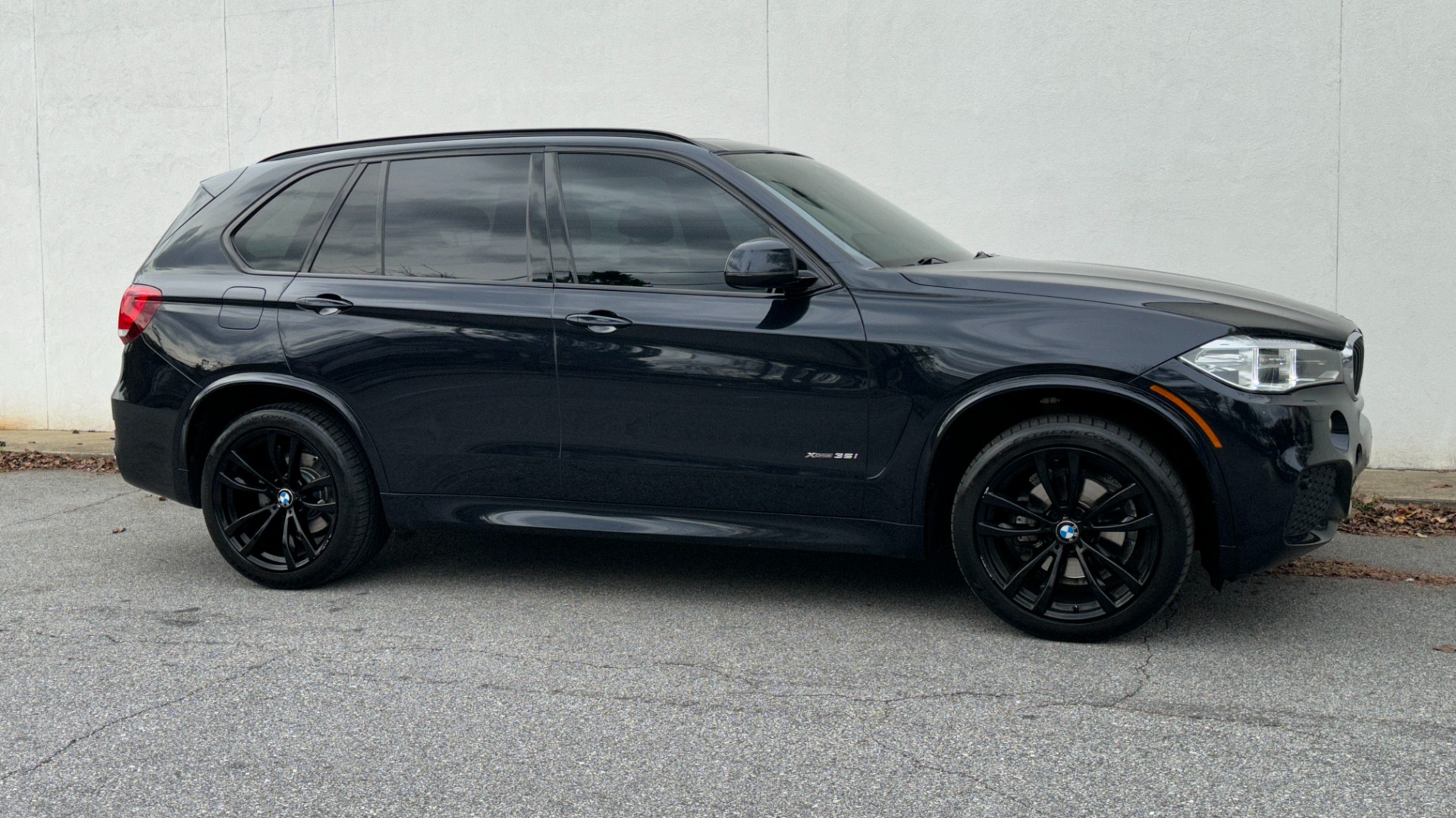 Used 2017 BMW X5 xDrive35i / M SPORT / PREMIUM PACKAGE / APPLE CARPLAY / LUXURY SEATING for sale Sold at Formula Imports in Charlotte NC 28227 6