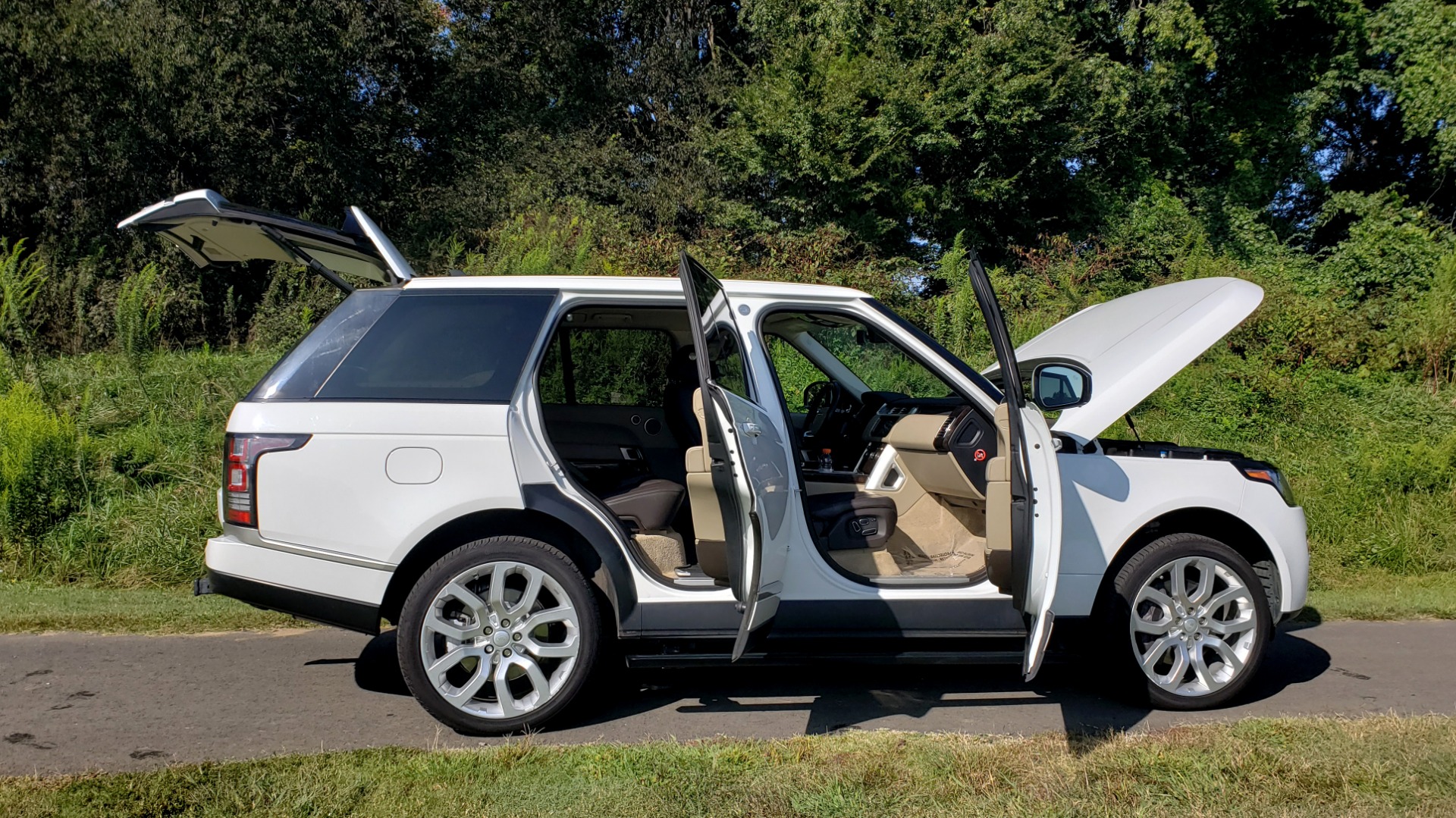Used 2015 Land Rover Range Rover Supercharged for sale Sold at Formula Imports in Charlotte NC 28227 16