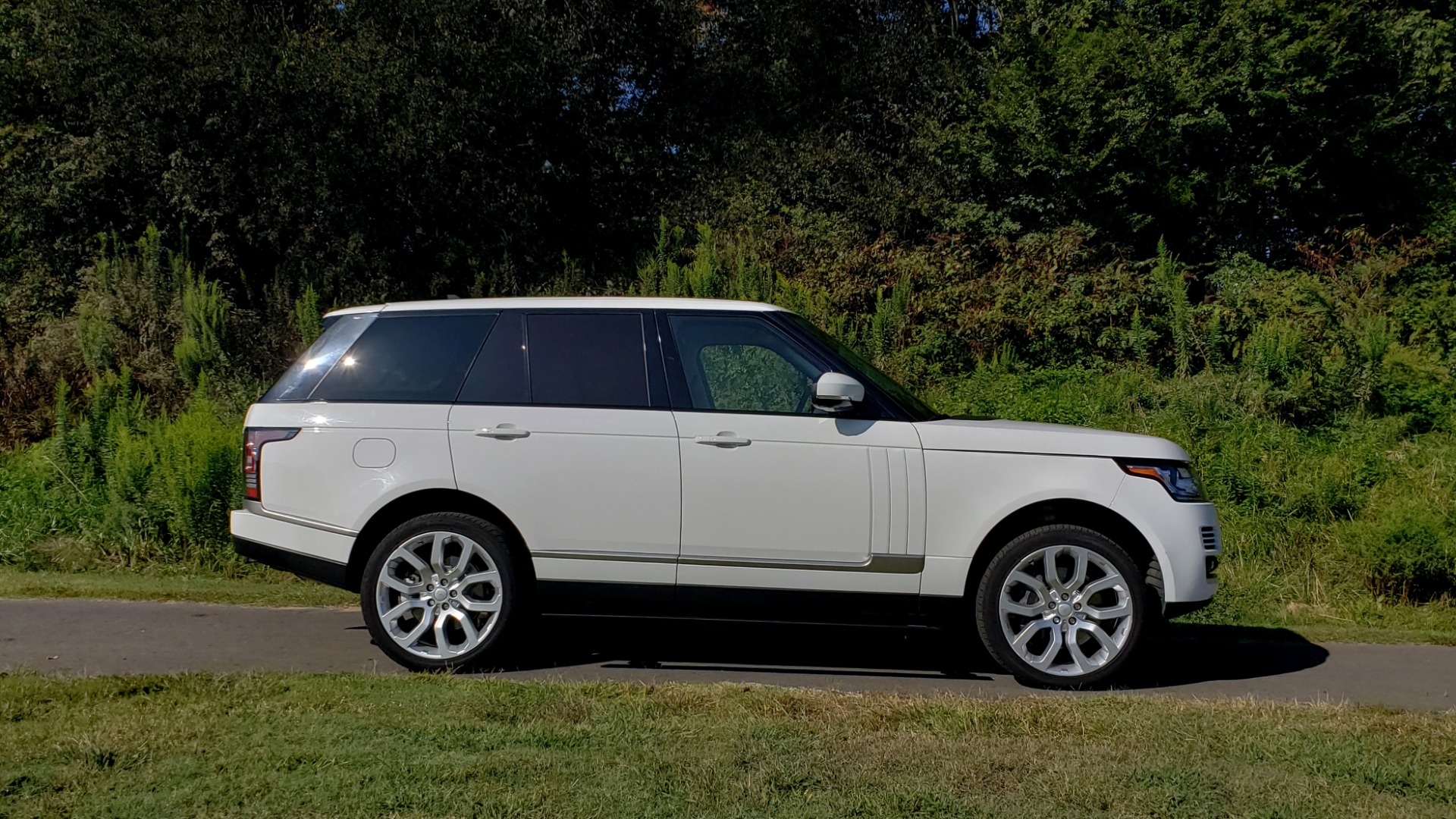 Used 2015 Land Rover Range Rover Supercharged for sale Sold at Formula Imports in Charlotte NC 28227 3