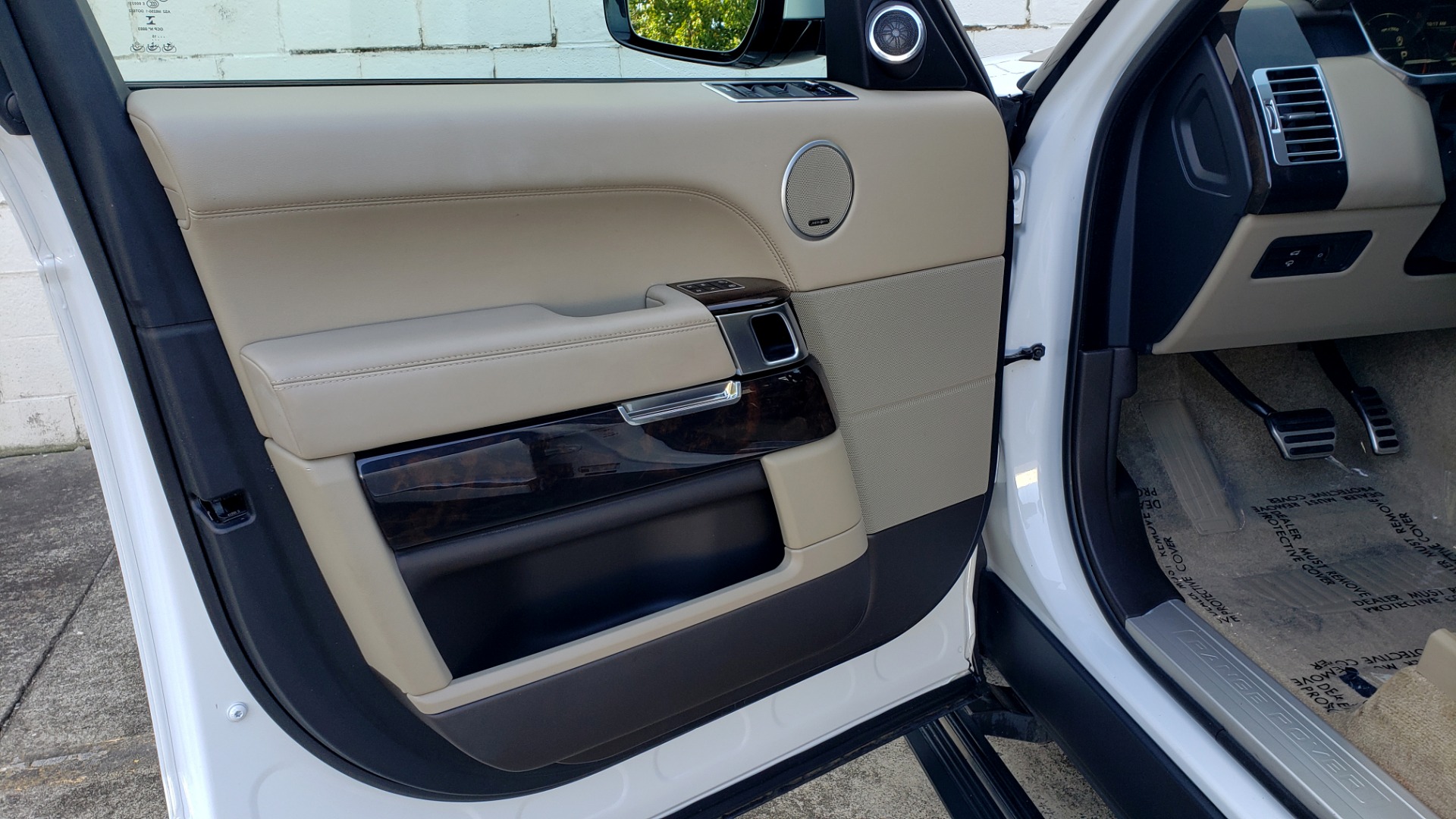 Used 2015 Land Rover Range Rover Supercharged for sale Sold at Formula Imports in Charlotte NC 28227 31