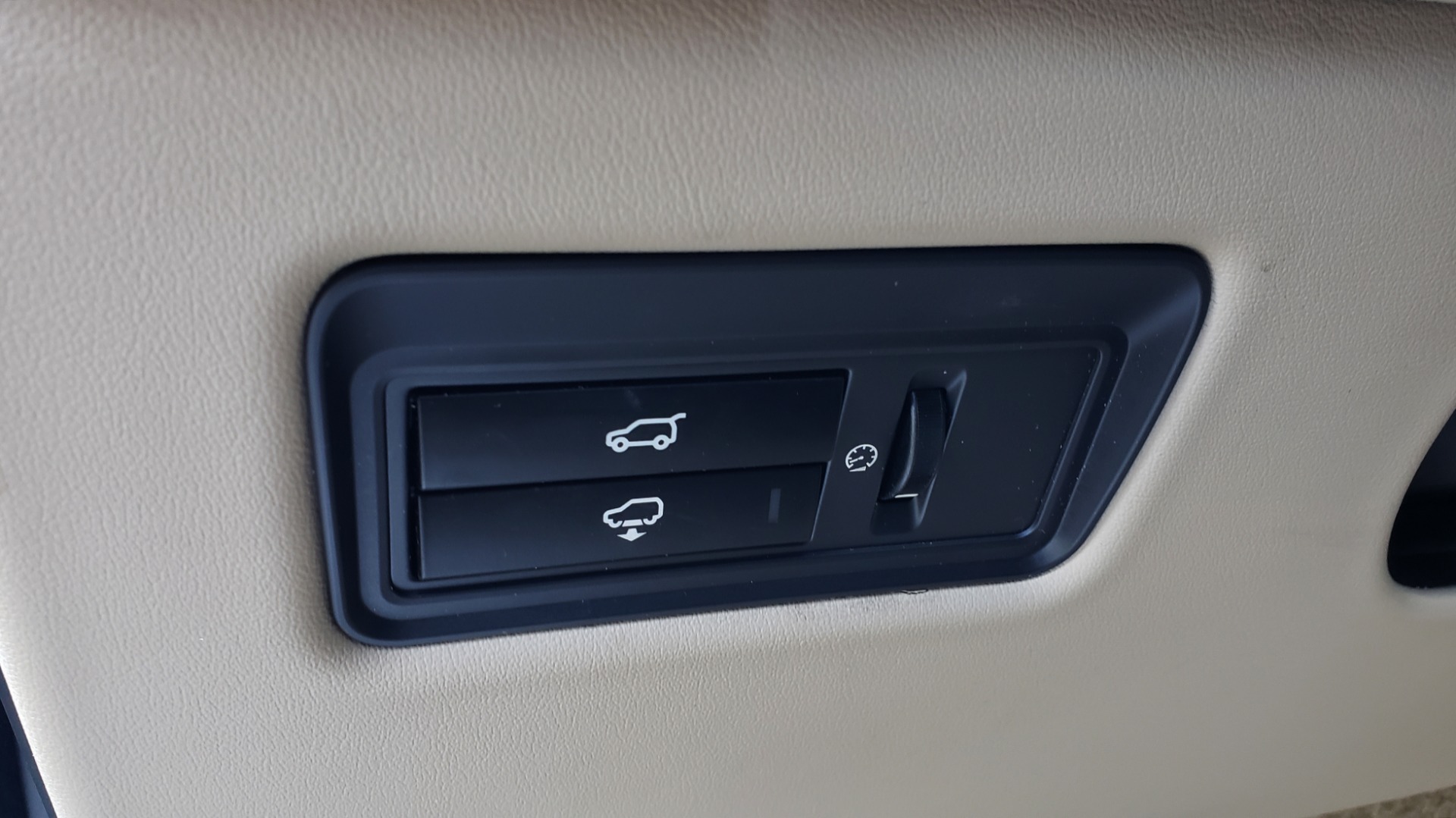 Used 2015 Land Rover Range Rover Supercharged for sale Sold at Formula Imports in Charlotte NC 28227 40