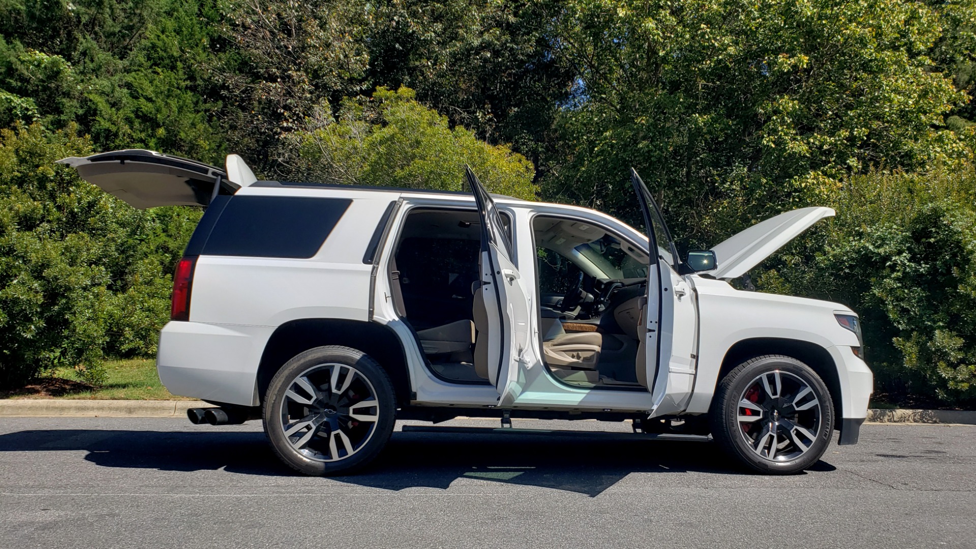Used 2018 Chevrolet TAHOE PREMIER 4WD / 6.2L V8 / NAV / SUNROOF / ENT / BOSE / 3-ROW / REARVIEW for sale Sold at Formula Imports in Charlotte NC 28227 12