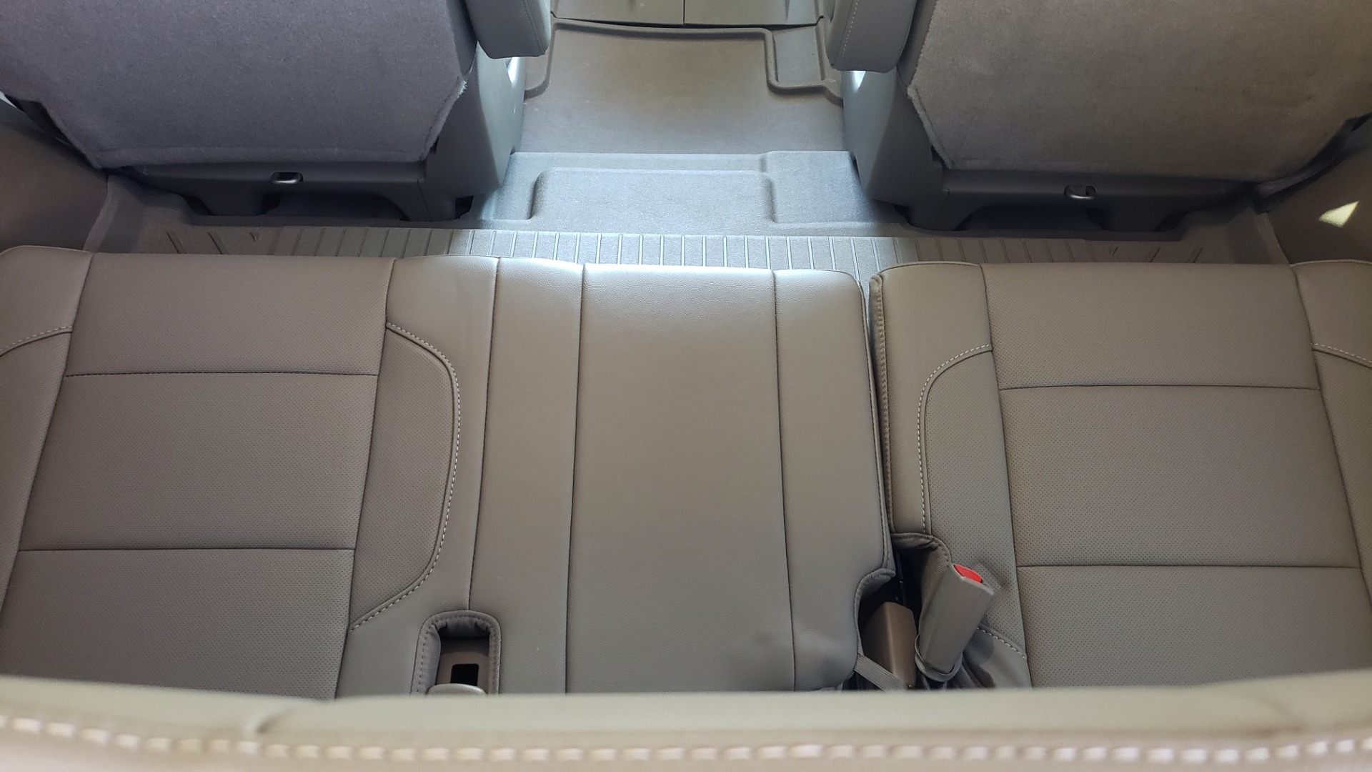 Used 2018 Chevrolet TAHOE PREMIER 4WD / 6.2L V8 / NAV / SUNROOF / ENT / BOSE / 3-ROW / REARVIEW for sale Sold at Formula Imports in Charlotte NC 28227 16